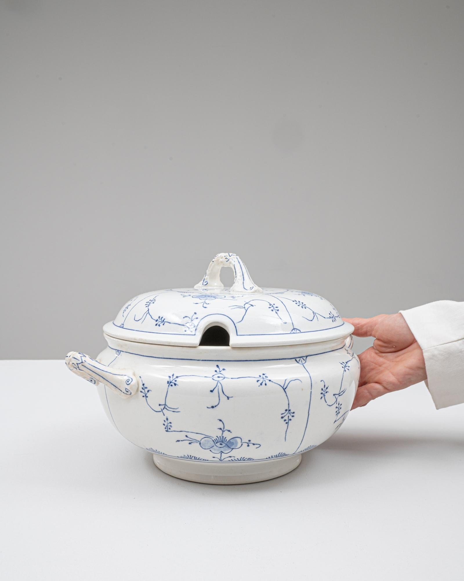 20th Century Belgian Special Edition Porcelain Tureen With Lid For Sale 4