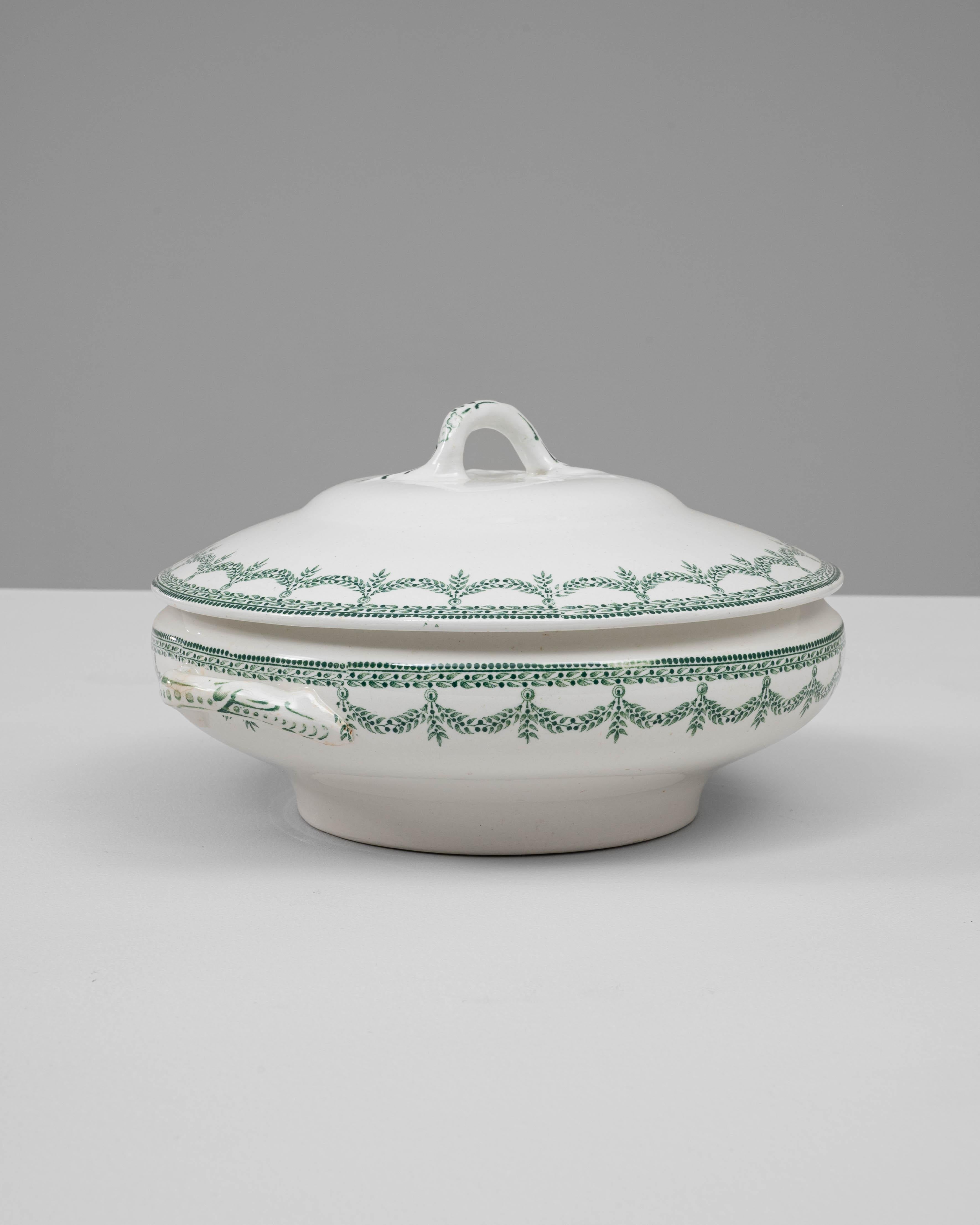 Soupière en porcelaine belge du 20e siècle, édition spéciale, avec couvercle en vente 2