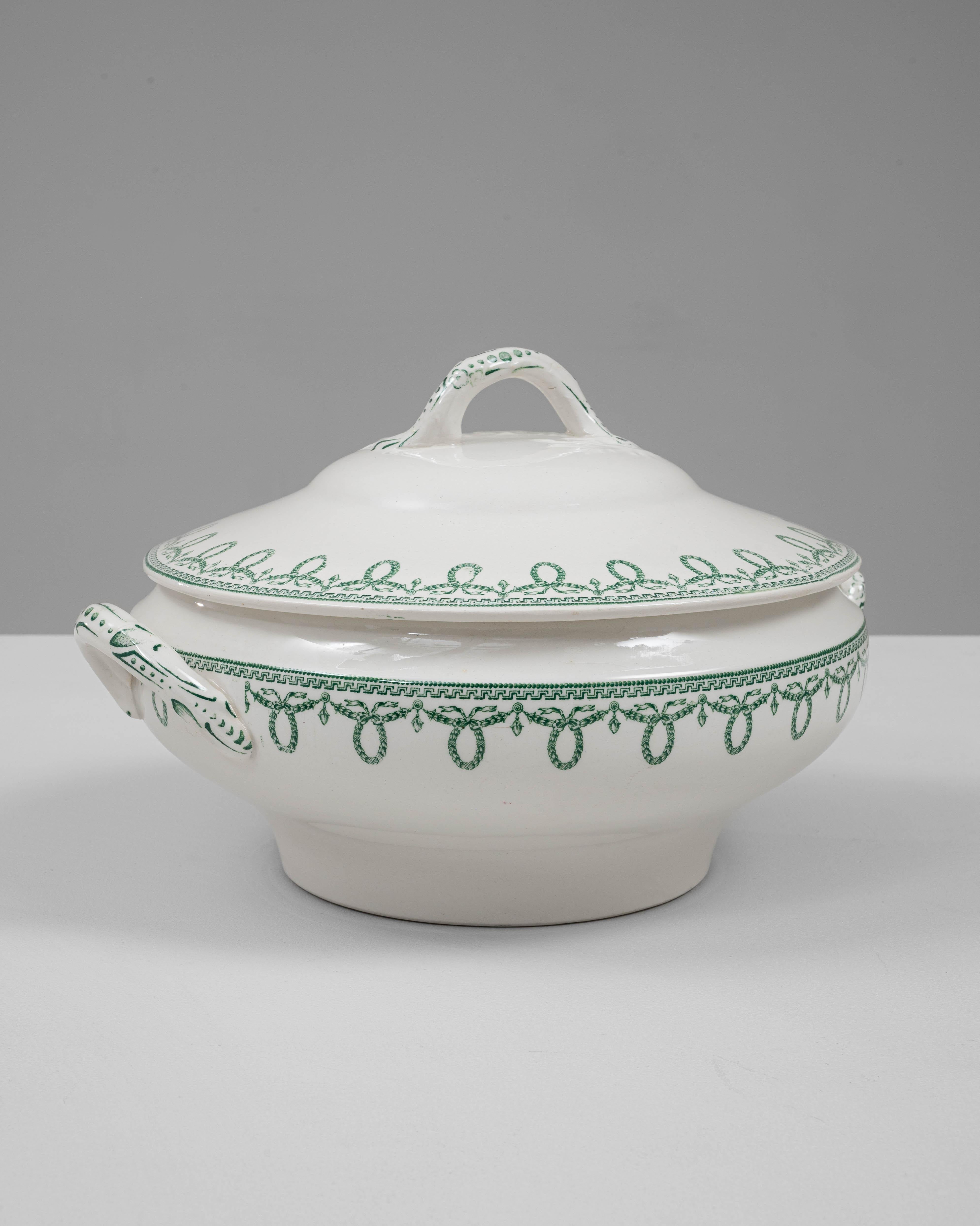 Soupière en porcelaine avec couvercle, édition spéciale belge du 20e siècle en vente 2