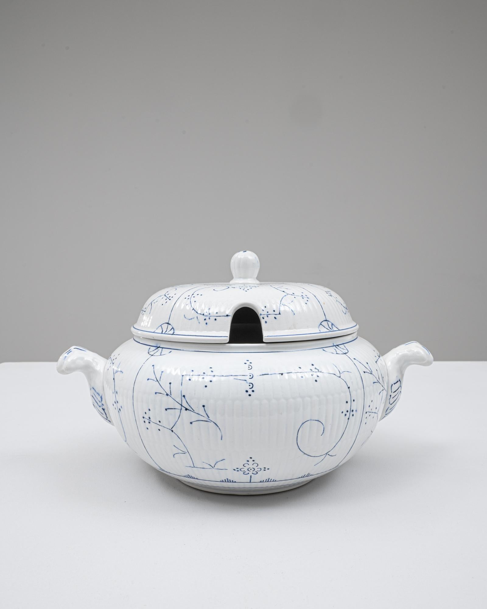 Soupière en porcelaine avec couvercle, édition spéciale belge du 20e siècle en vente 2