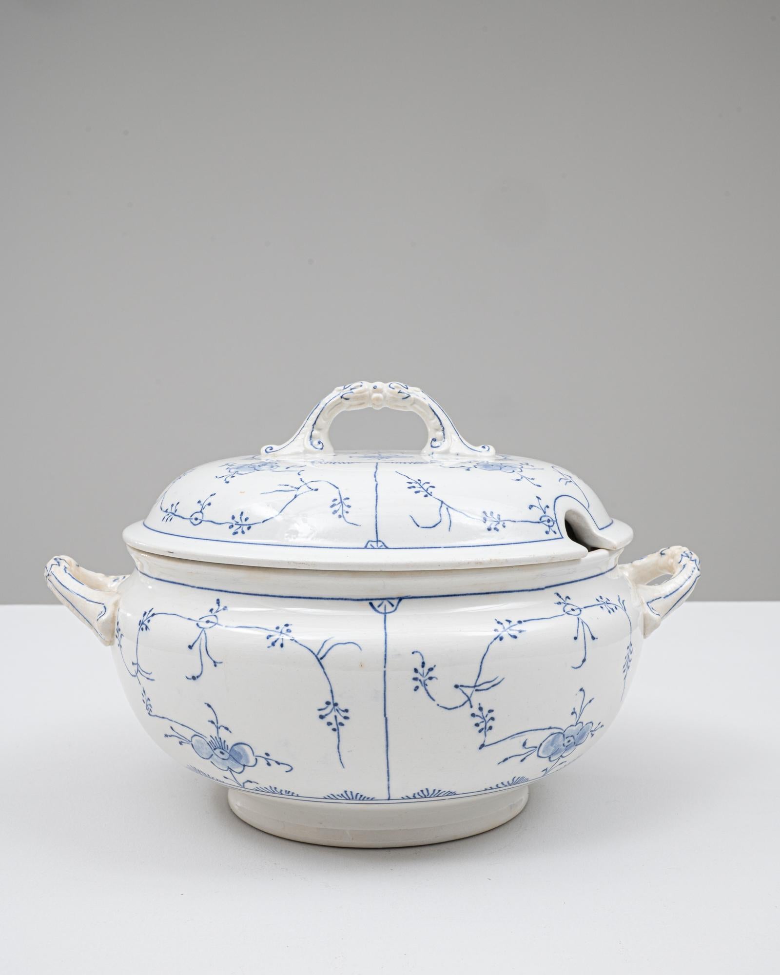 20th Century Belgian Special Edition Porcelain Tureen With Lid For Sale 5