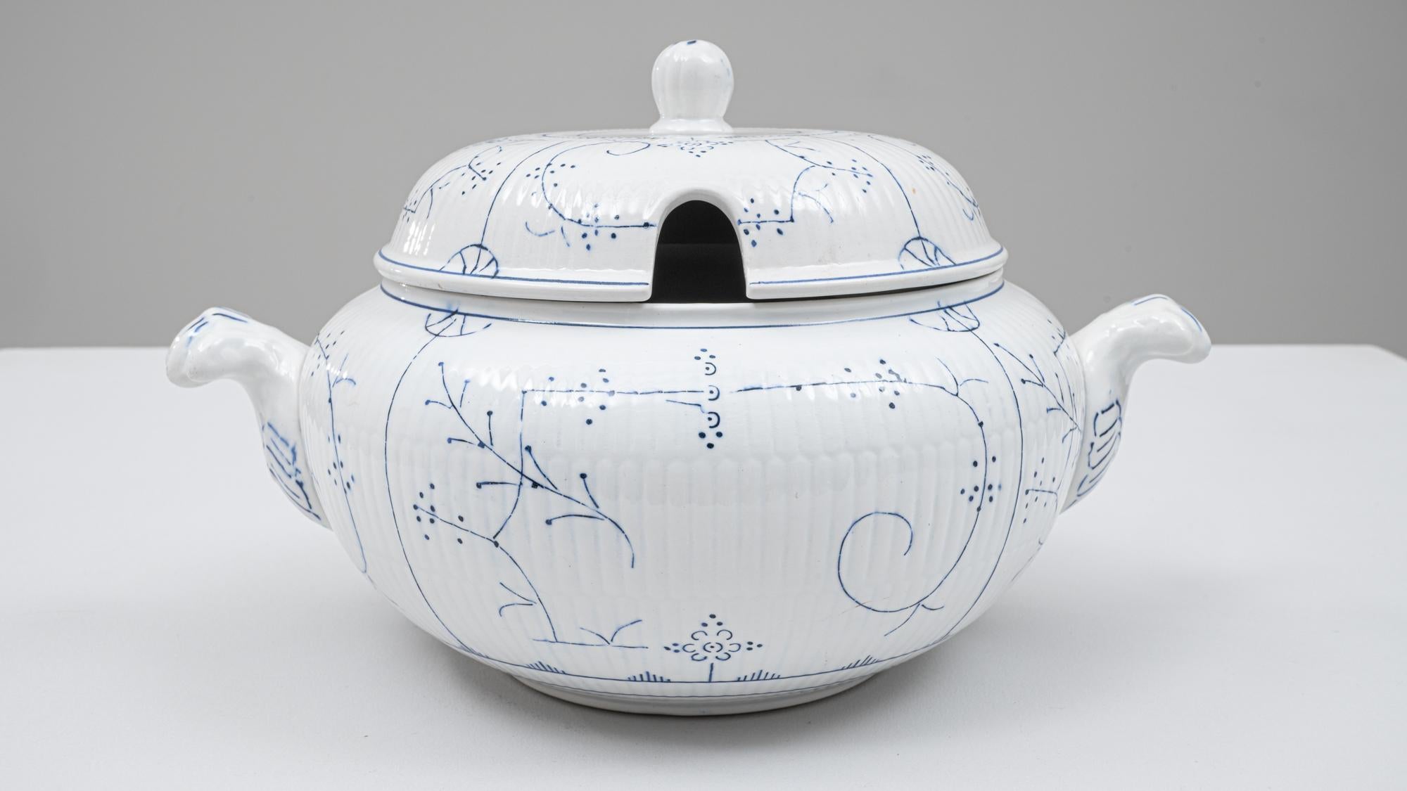 Soupière en porcelaine avec couvercle, édition spéciale belge du 20e siècle en vente 3