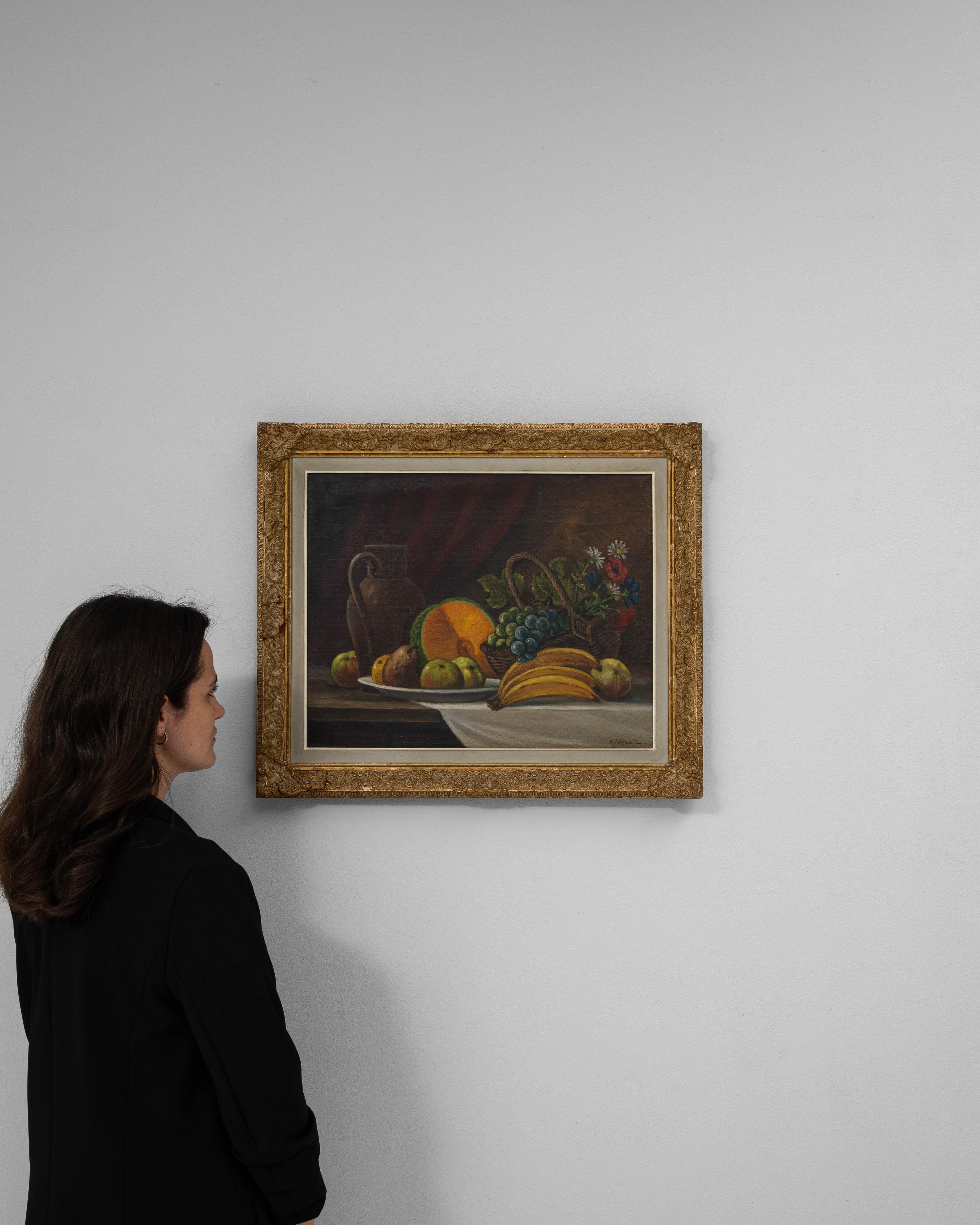 Bodegón belga de frutas del siglo XX con marco de madera dorada Belga en venta