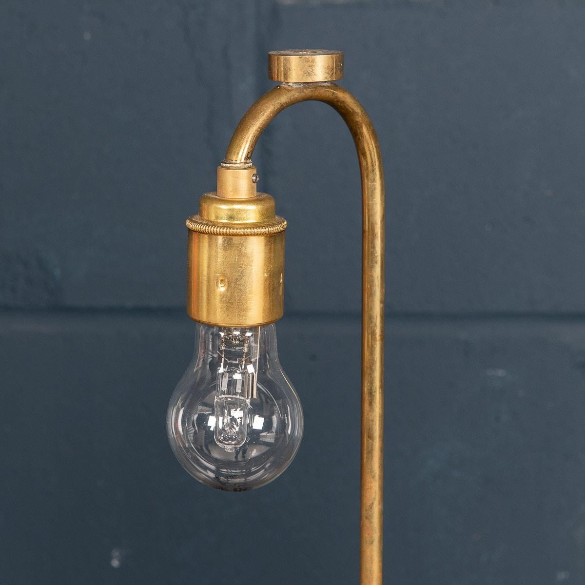 Lampe de table belge du 20e siècle par Willy Daro, c.1960 en vente 8
