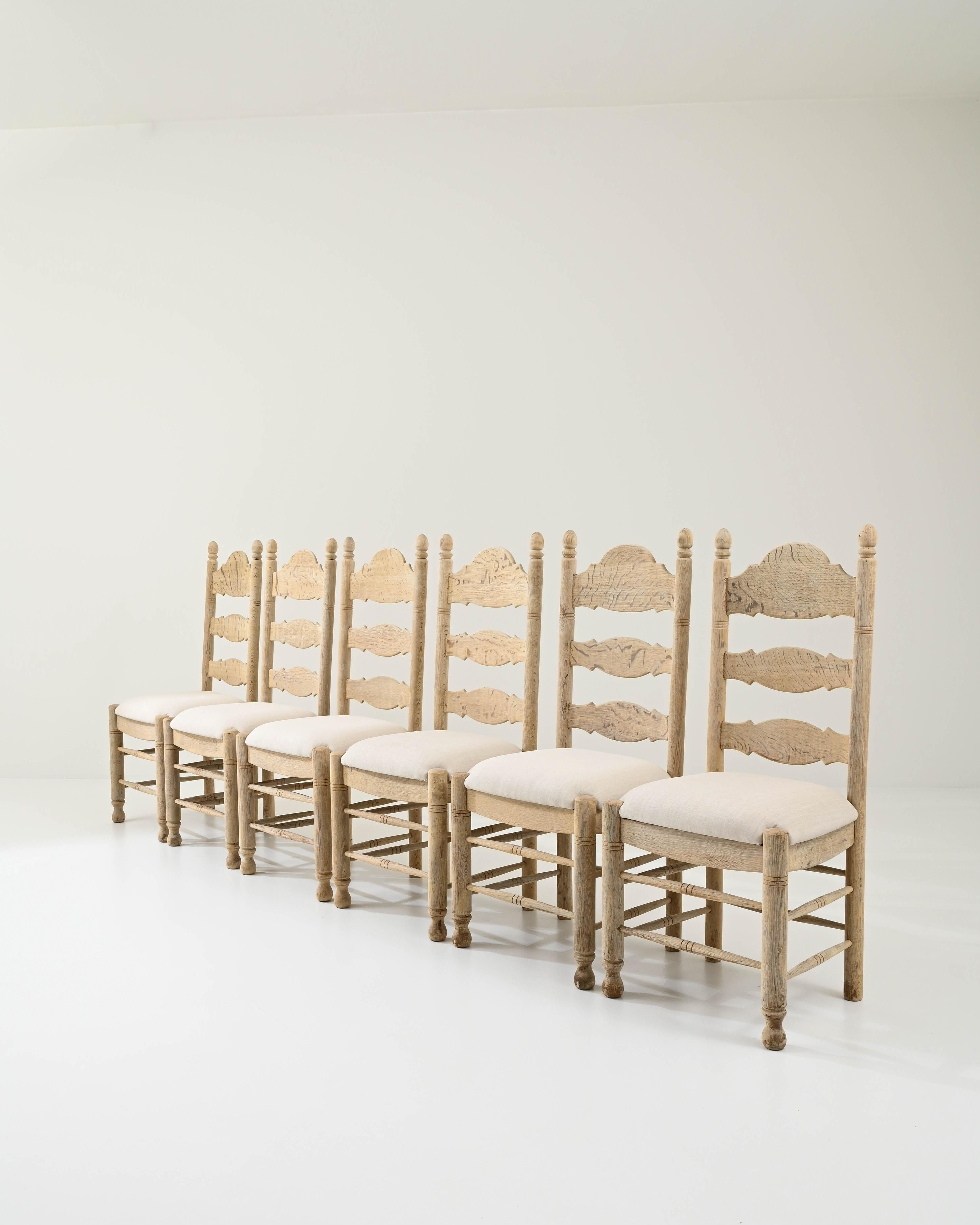 Chêne Chaises de salle à manger belges du 20e siècle, ensemble de six chaises rembourrées en vente