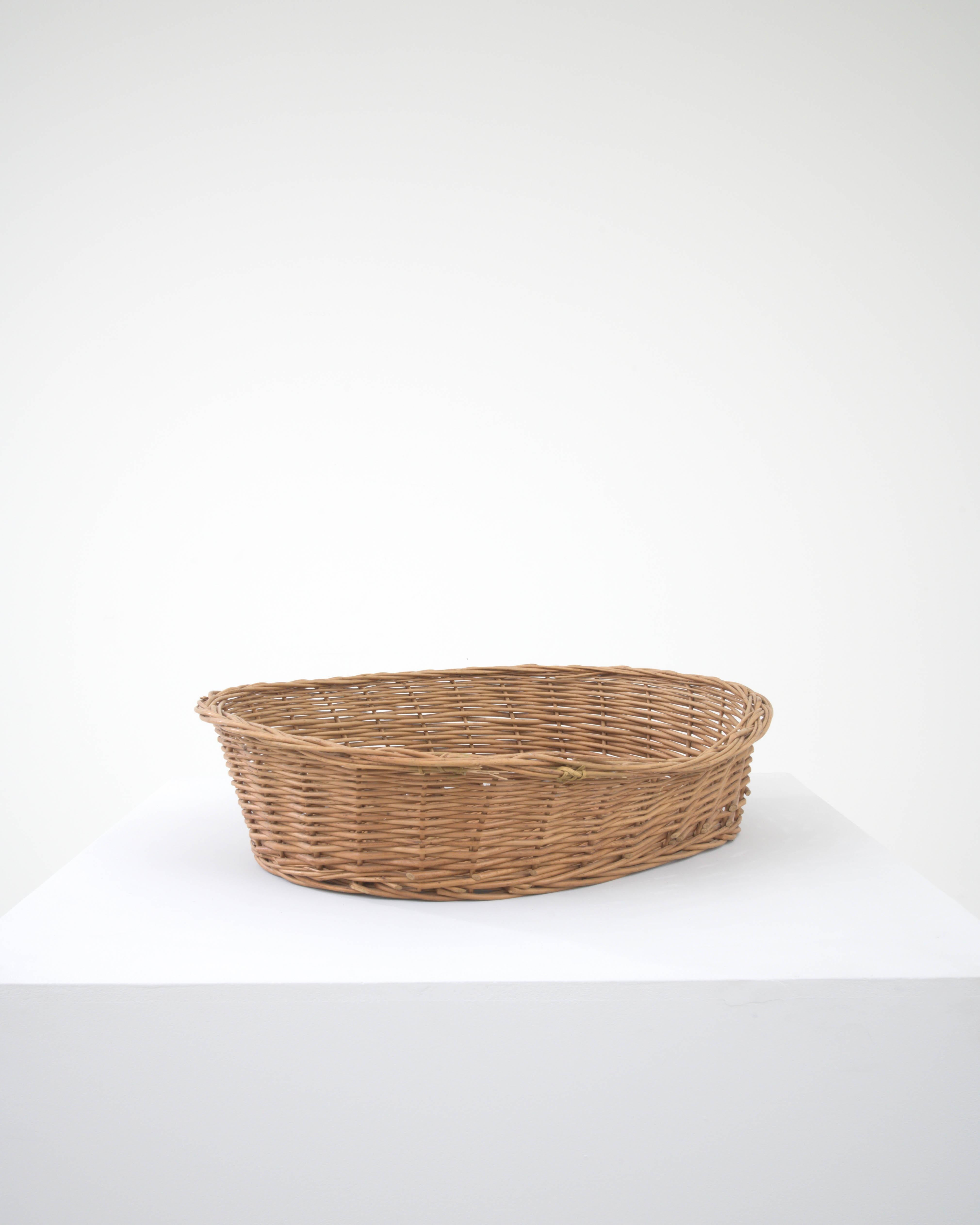 20th Century Belgian Wicker Basket In Good Condition For Sale In High Point, NC