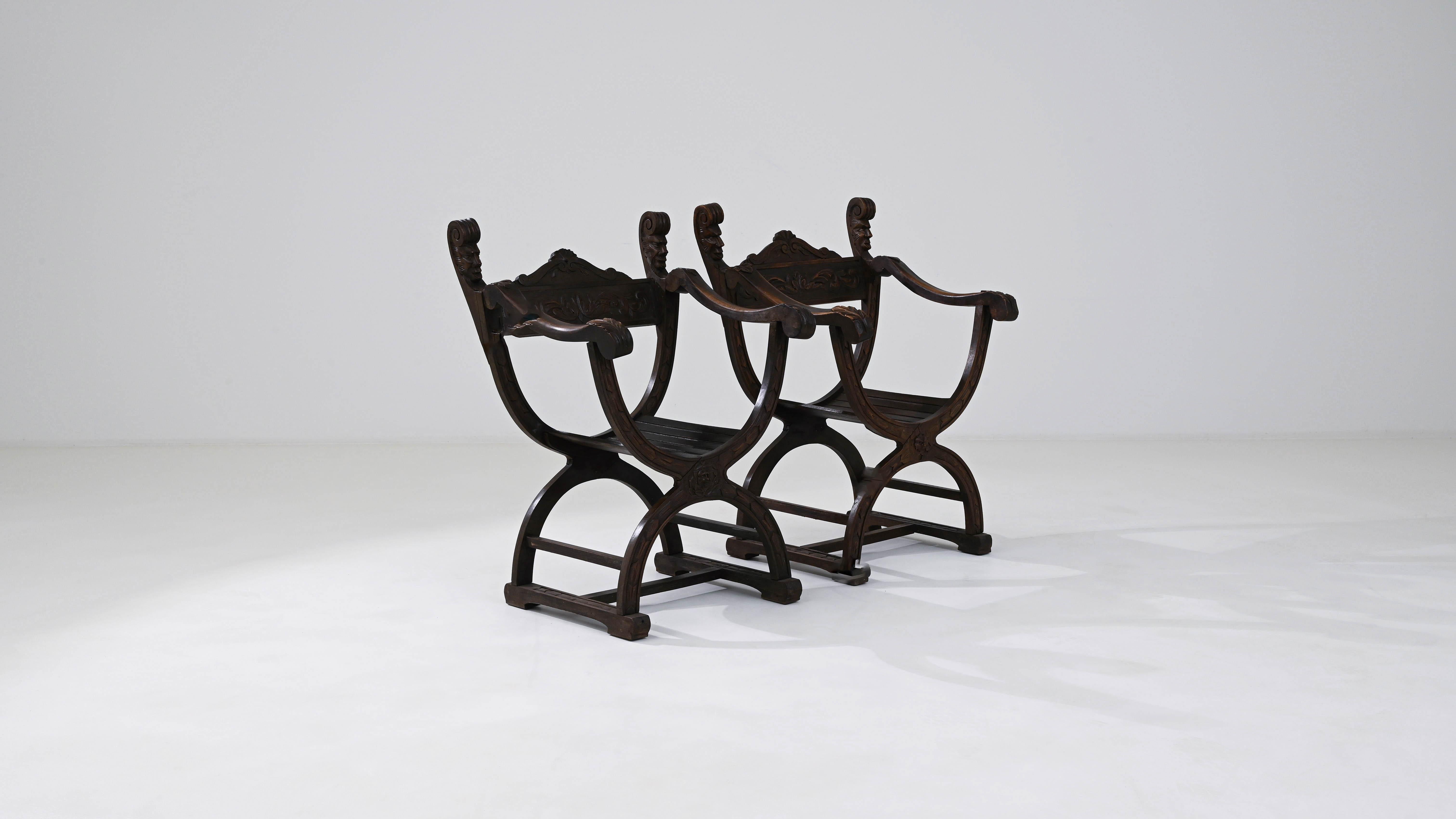  Paire de fauteuils en bois belge du 20e siècle en vente 3