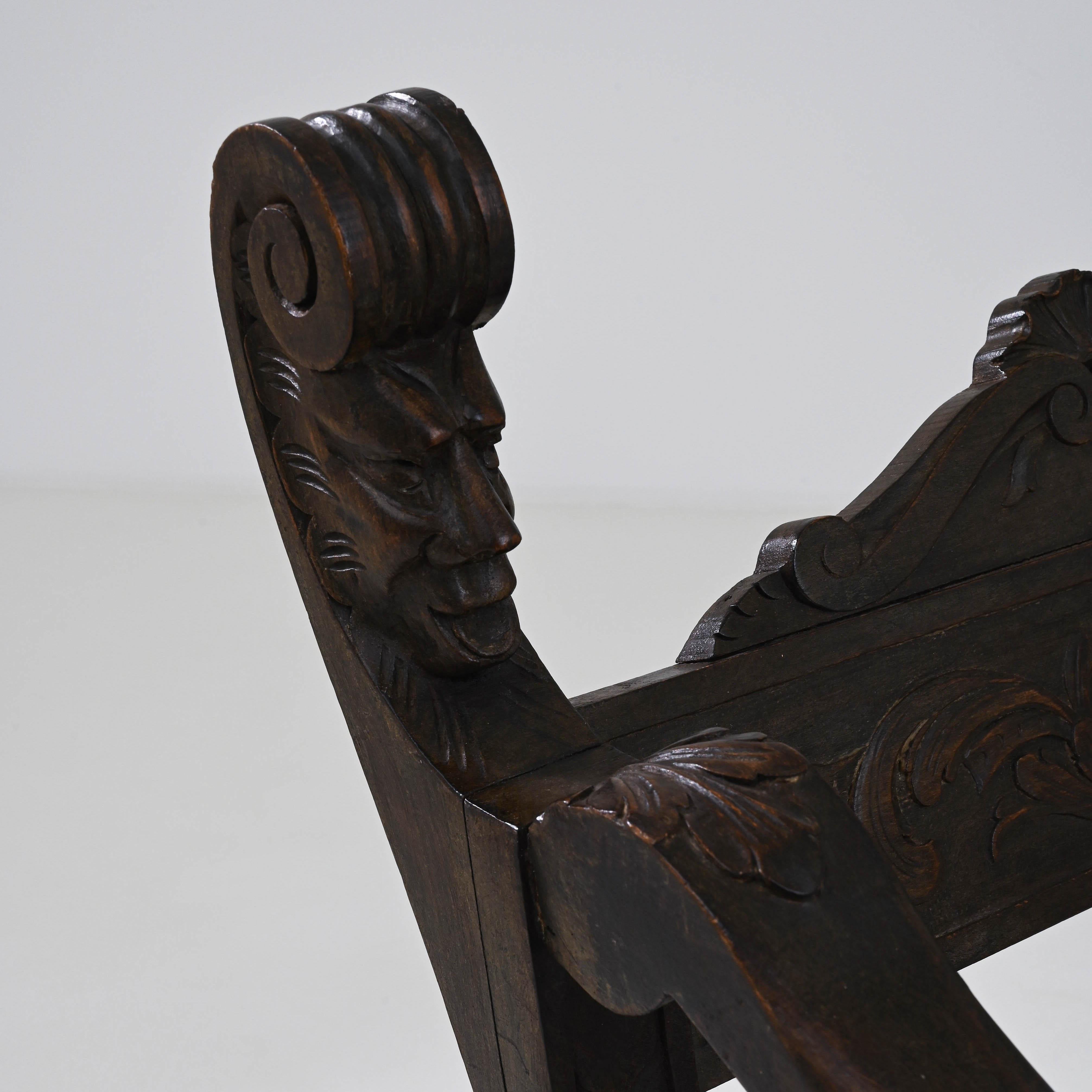  Paire de fauteuils en bois belge du 20e siècle en vente 4