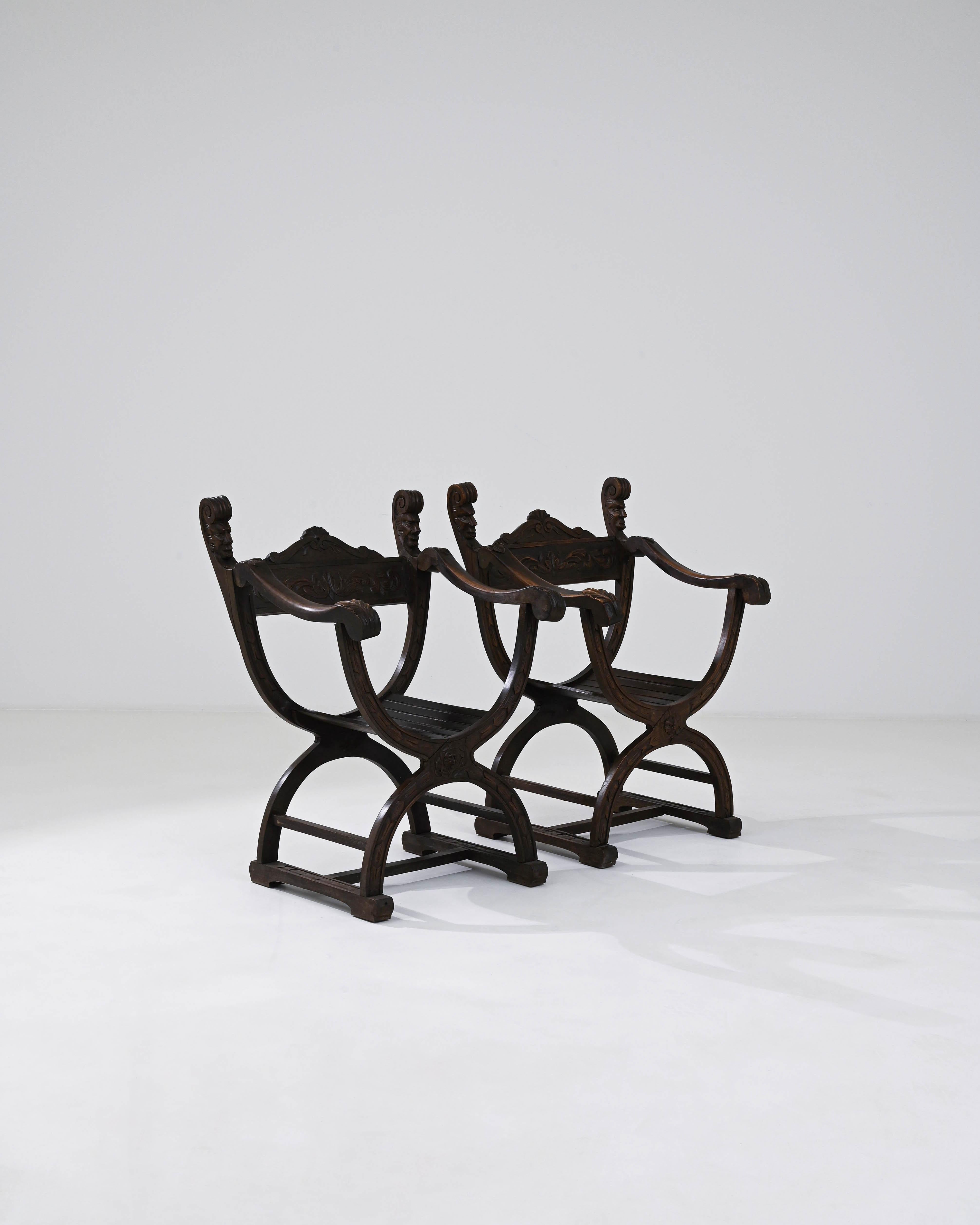  Paire de fauteuils en bois belge du 20e siècle en vente 2