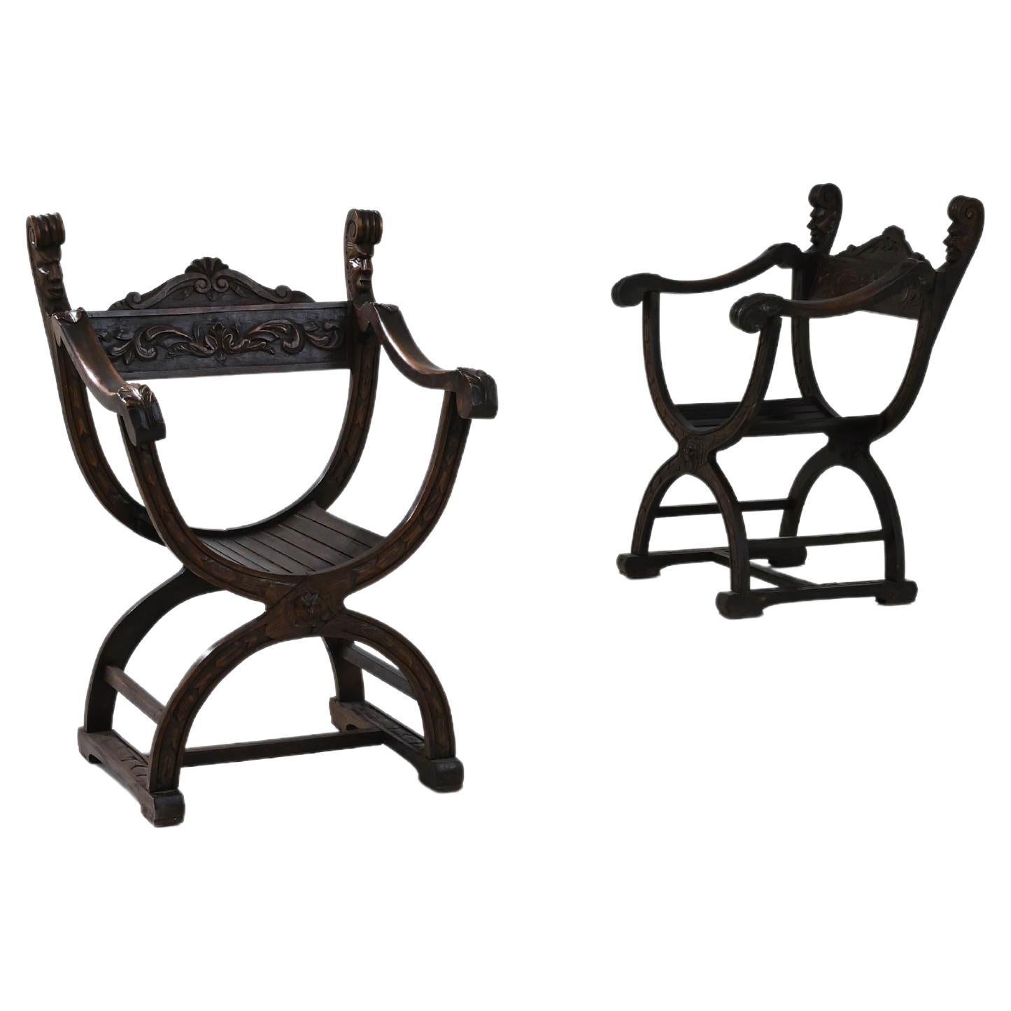  Paire de fauteuils en bois belge du 20e siècle en vente