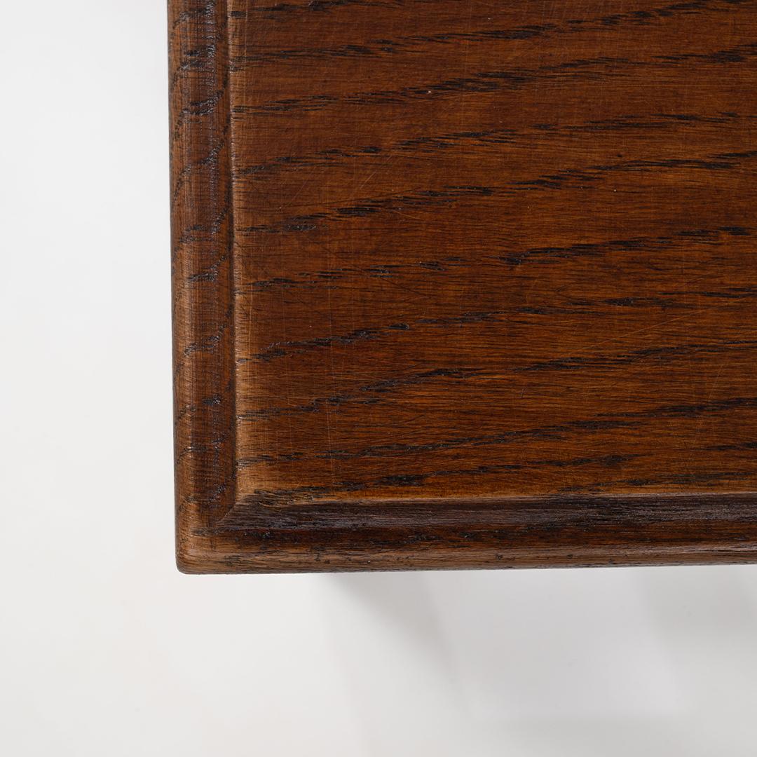 Table basse en bois belge du 20e siècle, patine d'origine en vente 5