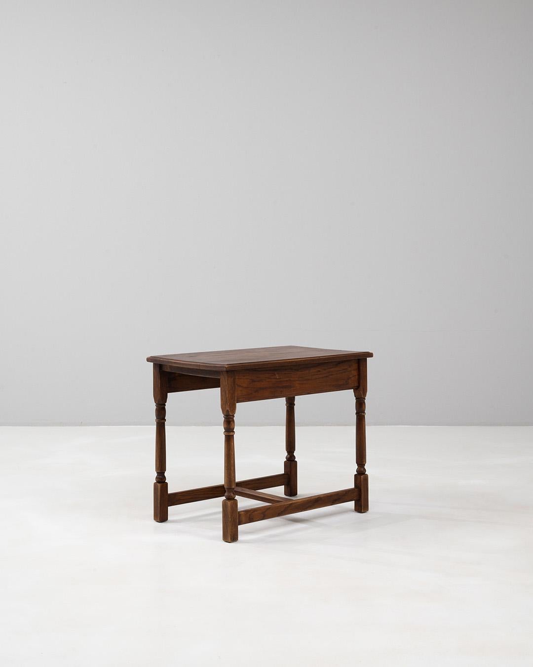 20ième siècle Table basse en bois belge du 20e siècle, patine d'origine en vente