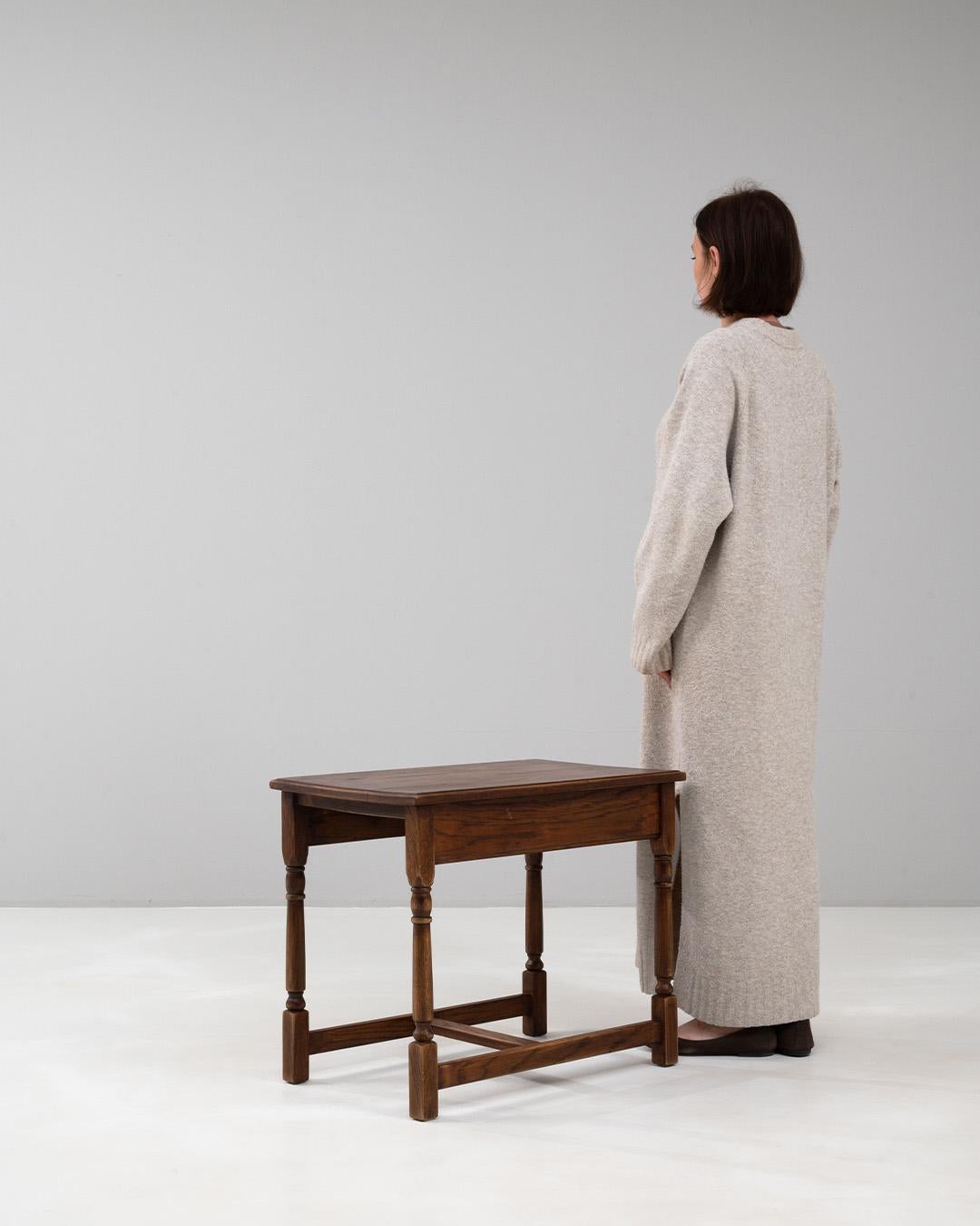 Bois Table basse en bois belge du 20e siècle, patine d'origine en vente