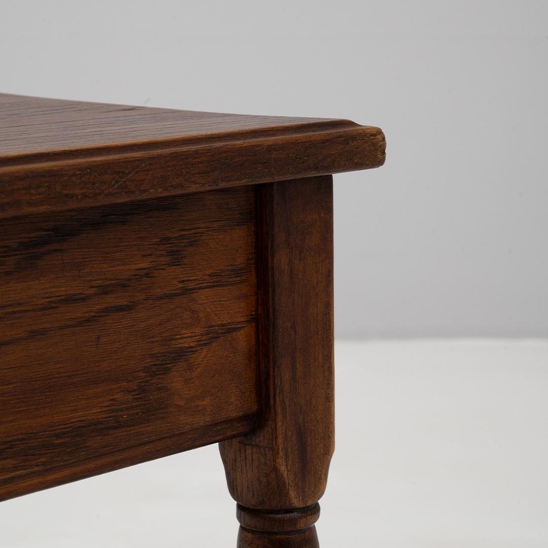 Table basse en bois belge du 20e siècle, patine d'origine en vente 3