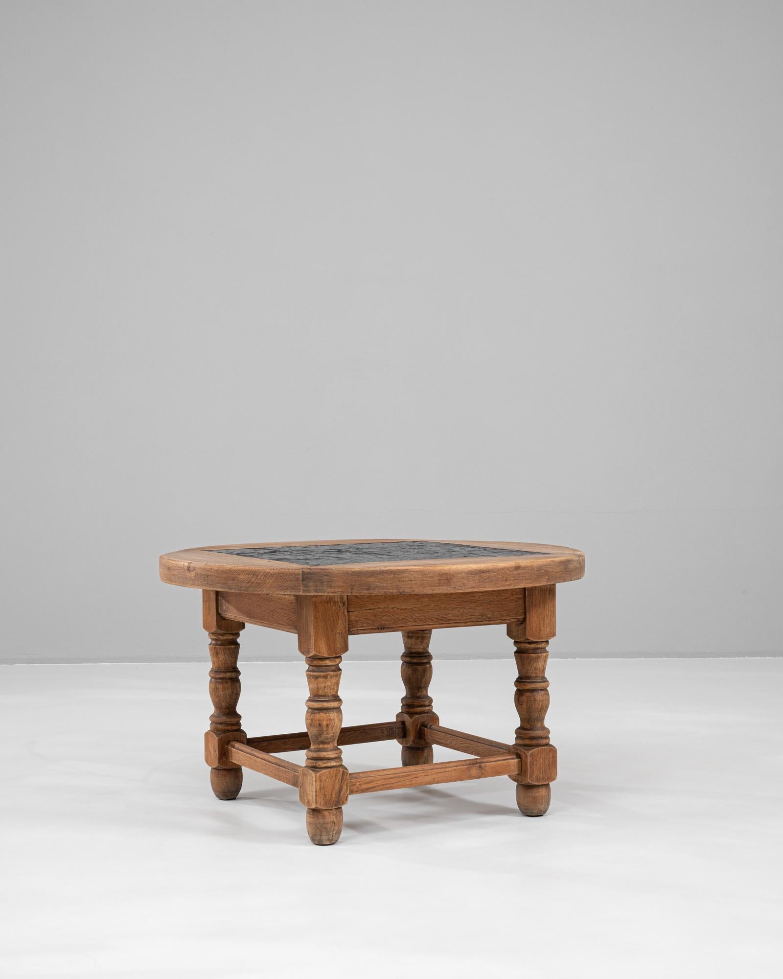 Belge Table basse en bois belge du 20e siècle avec plateau en ardoise en vente