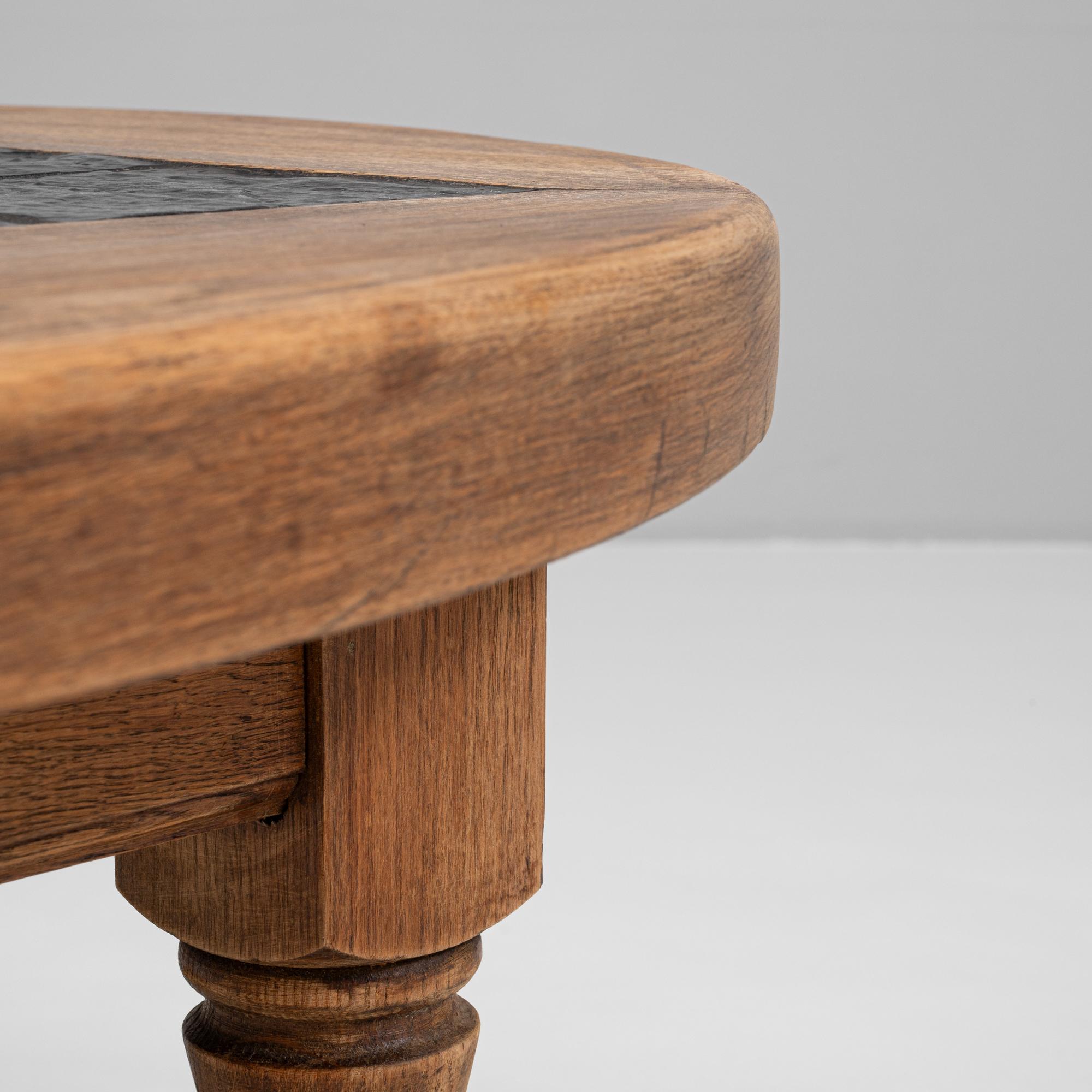 Ardoise Table basse en bois belge du 20e siècle avec plateau en ardoise en vente
