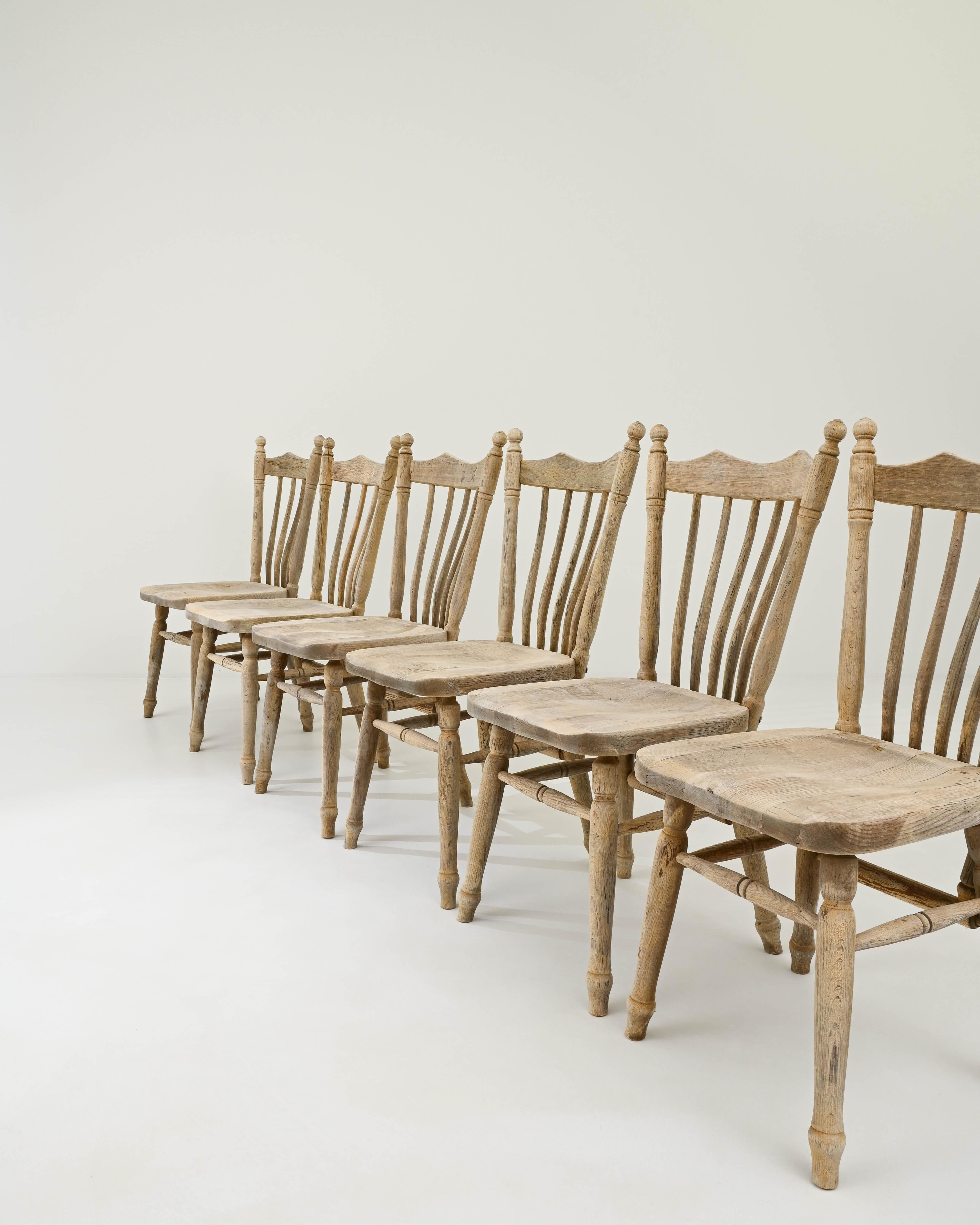 Chaises de salle à manger en bois belge du 20e siècle, ensemble de six chaises en vente 3