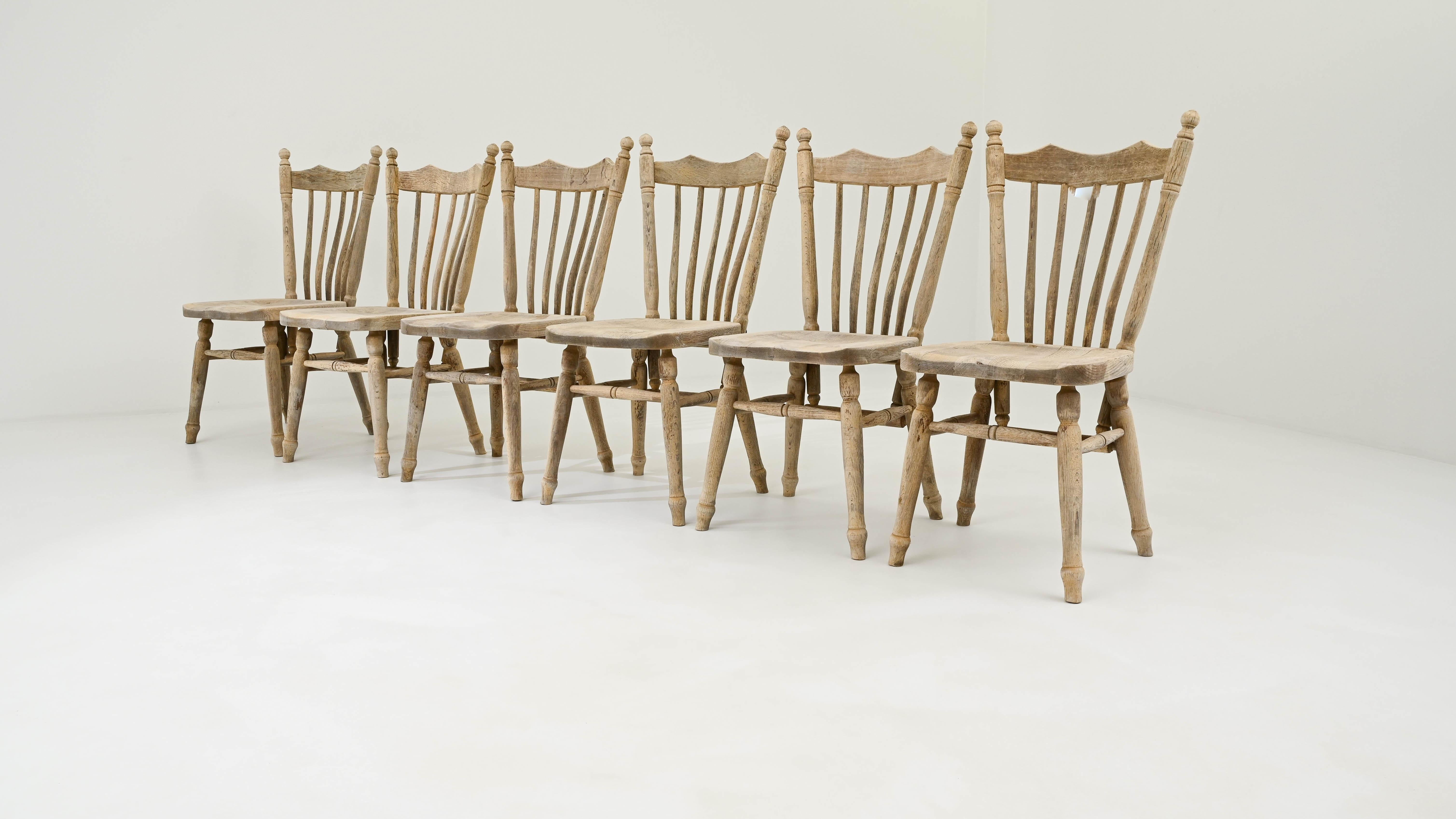 Chaises de salle à manger en bois belge du 20e siècle, ensemble de six chaises en vente 5