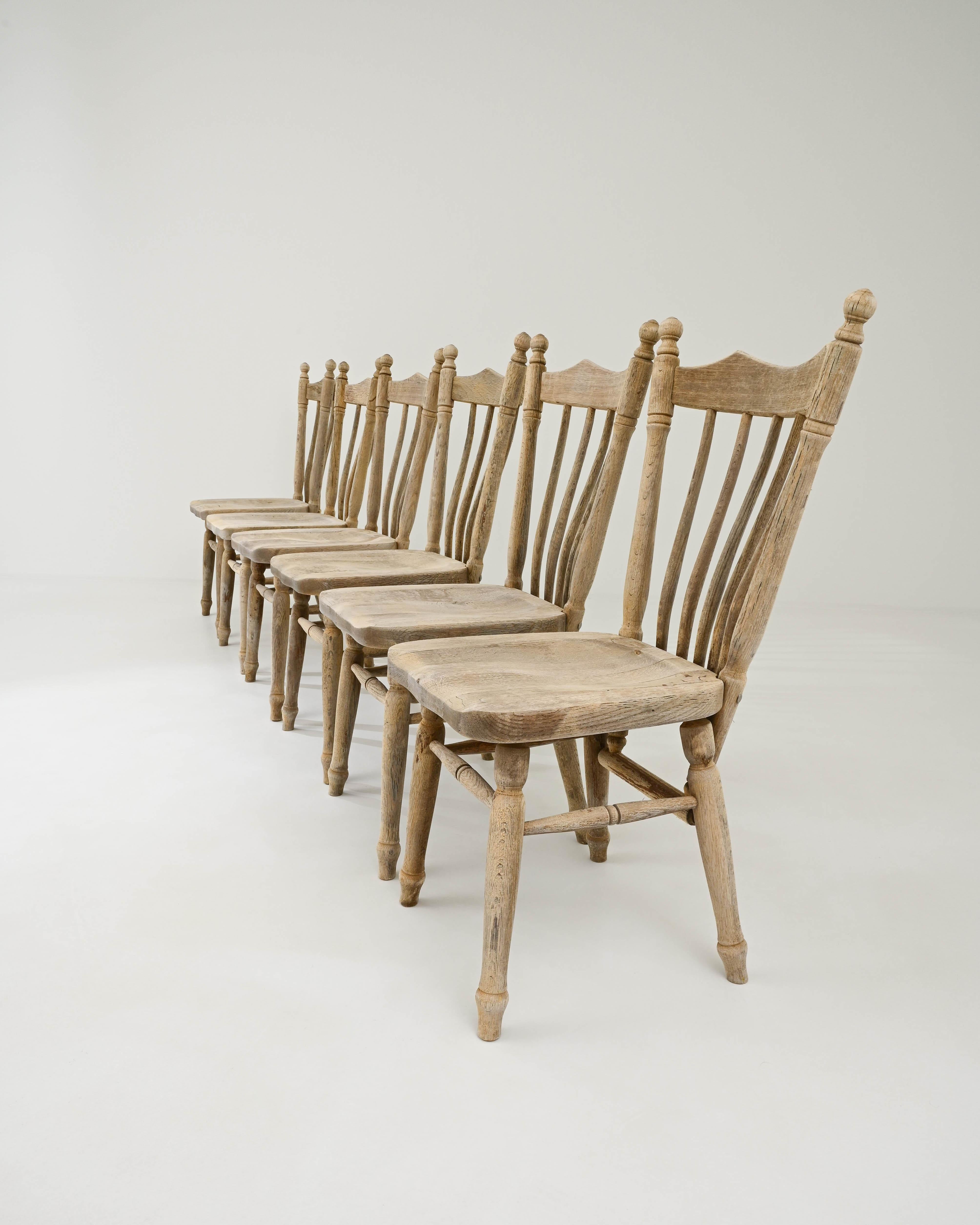 Chaises de salle à manger en bois belge du 20e siècle, ensemble de six chaises en vente 7
