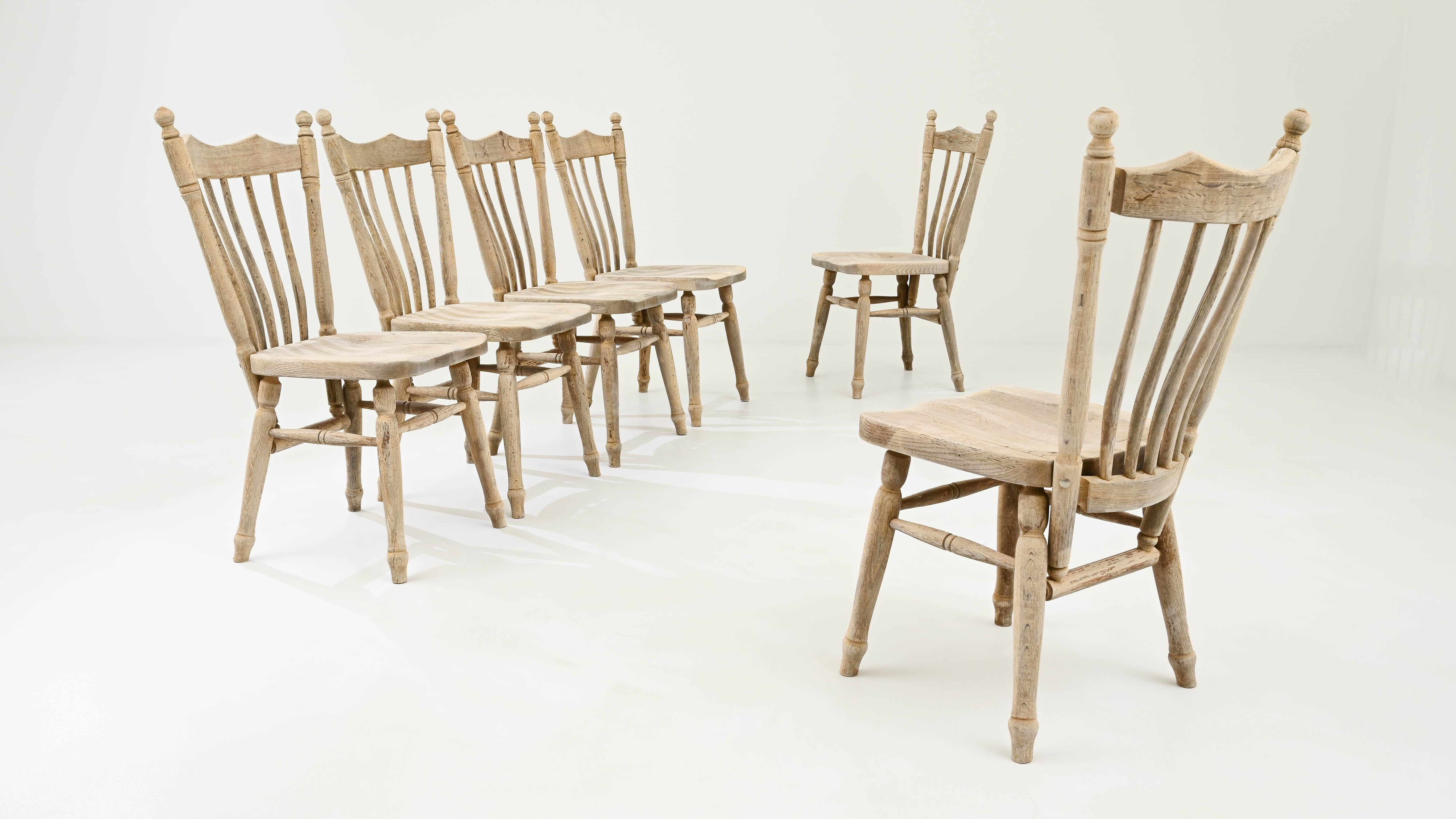 Blanchi Chaises de salle à manger en bois belge du 20e siècle, ensemble de six chaises en vente