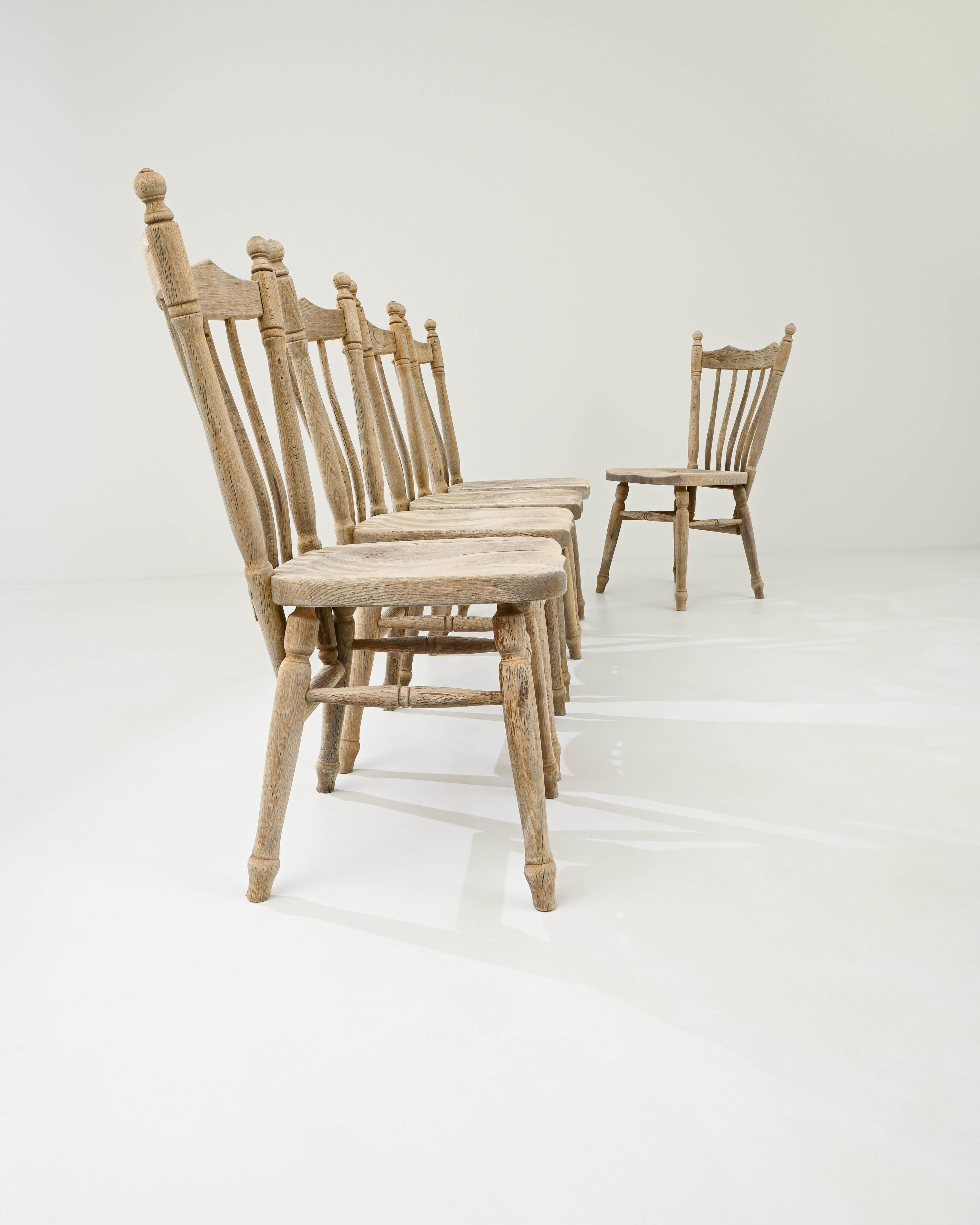 Chaises de salle à manger en bois belge du 20e siècle, ensemble de six chaises en vente 1