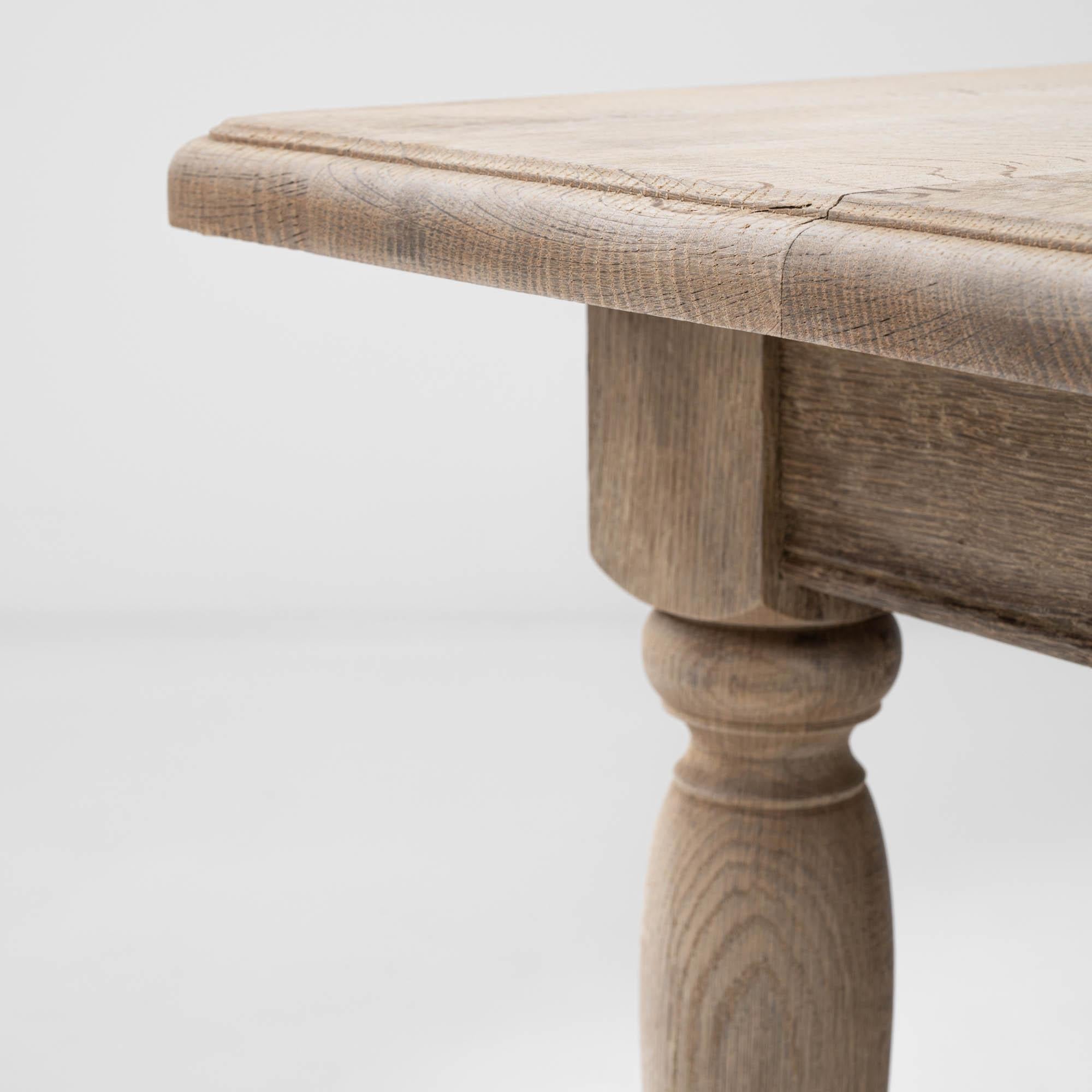 Table de salle à manger en bois belge du 20e siècle en vente 1