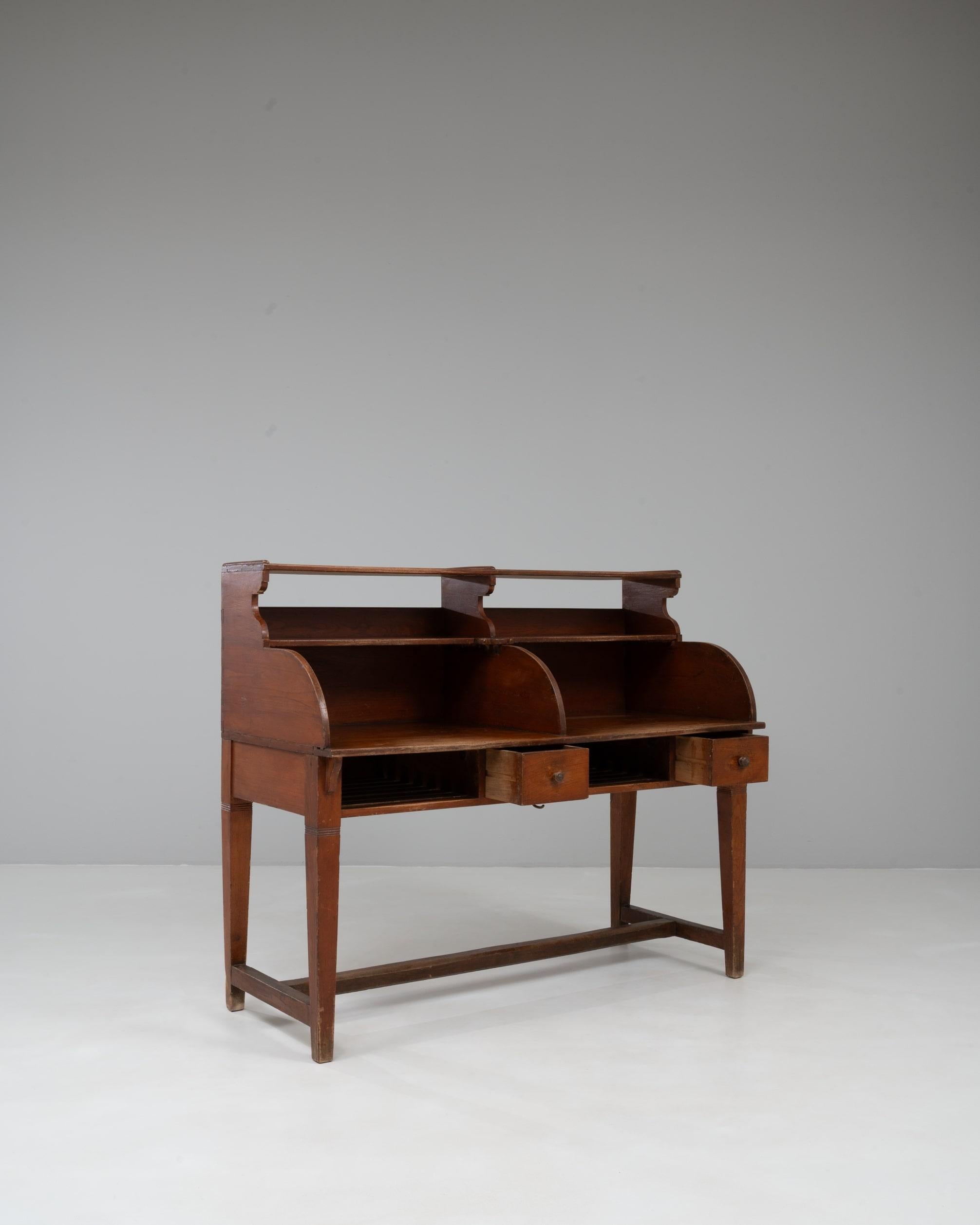 20. Jahrhundert belgischen hölzernen Sekretär Schreibtisch in Original-Patina im Angebot 2