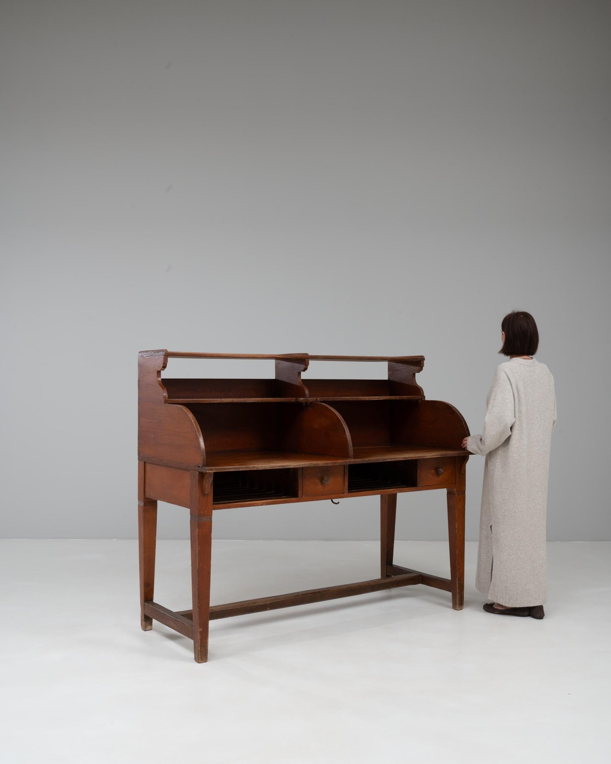 20. Jahrhundert belgischen hölzernen Sekretär Schreibtisch in Original-Patina im Angebot 3