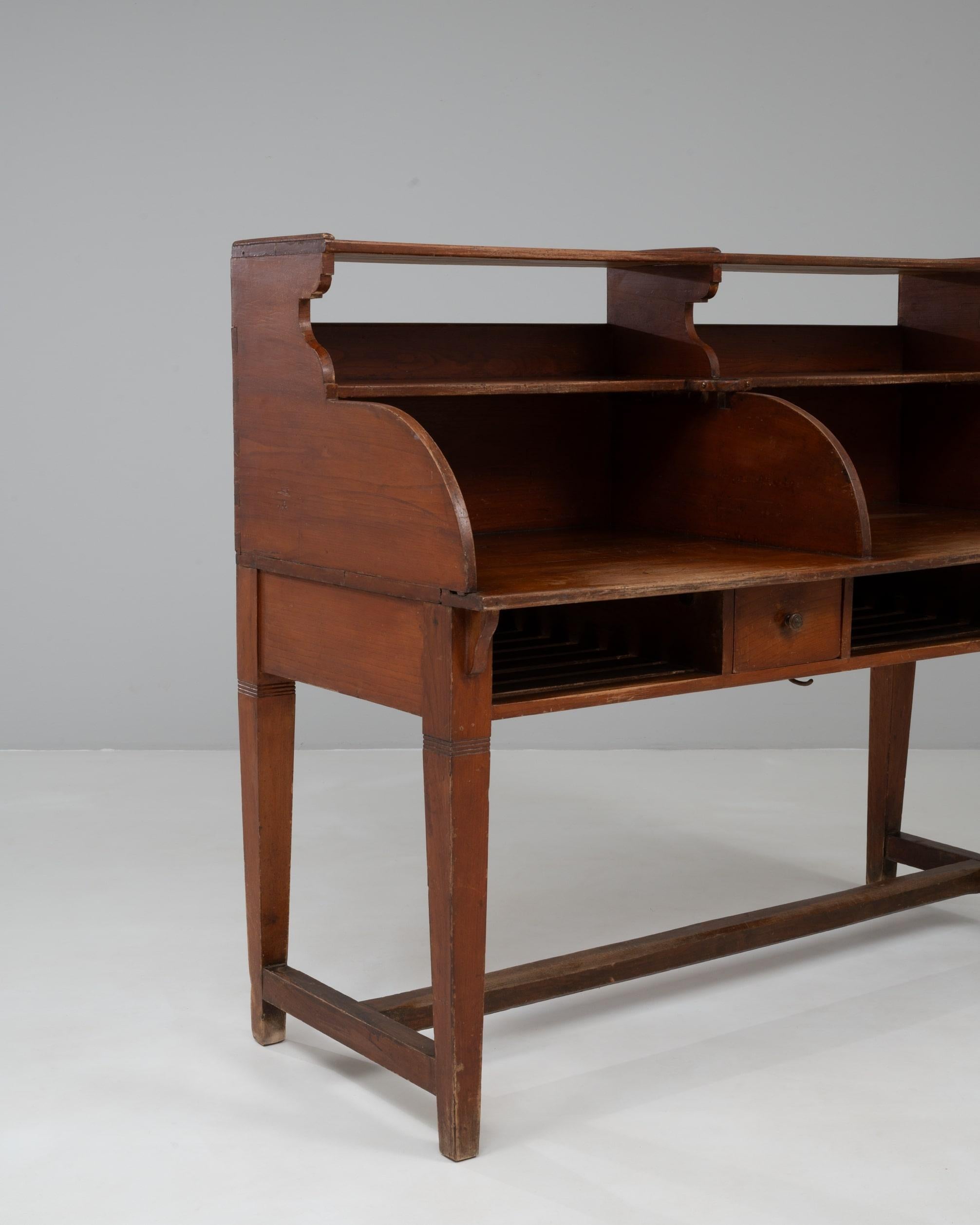 20. Jahrhundert belgischen hölzernen Sekretär Schreibtisch in Original-Patina im Angebot 4