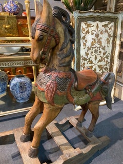 Cheval à bascule d'enfant en bois sculpté et peint à la main, Belgique, 20e siècle