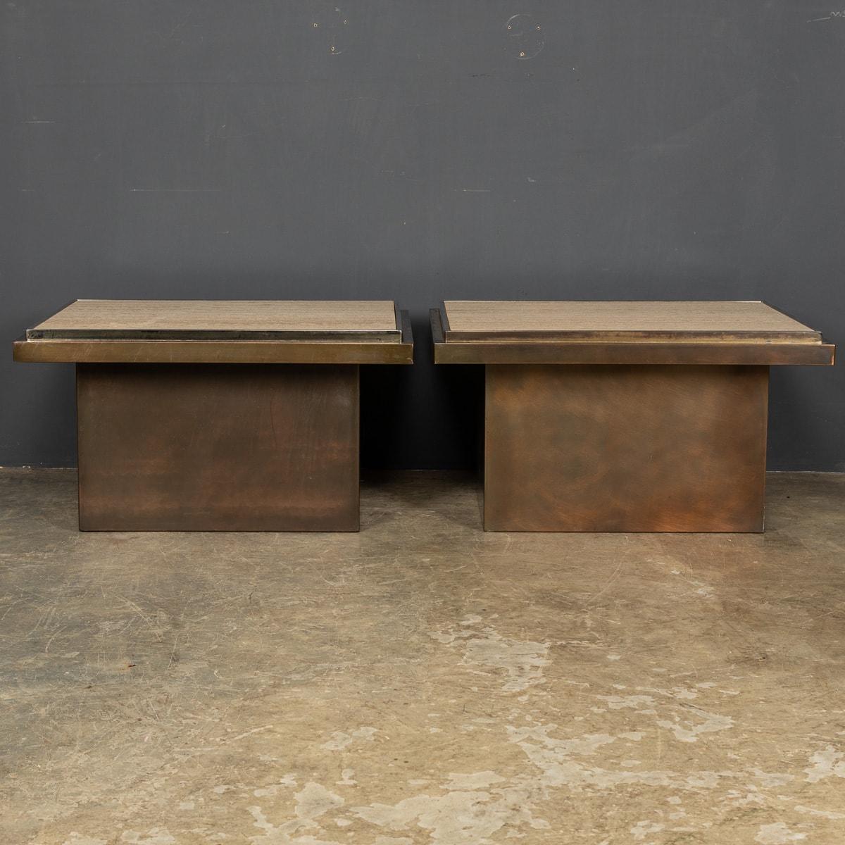 20ième siècle Tables d'appoint en bronze chromé et marbre du 20e siècle A.I.C., C.1970 en vente