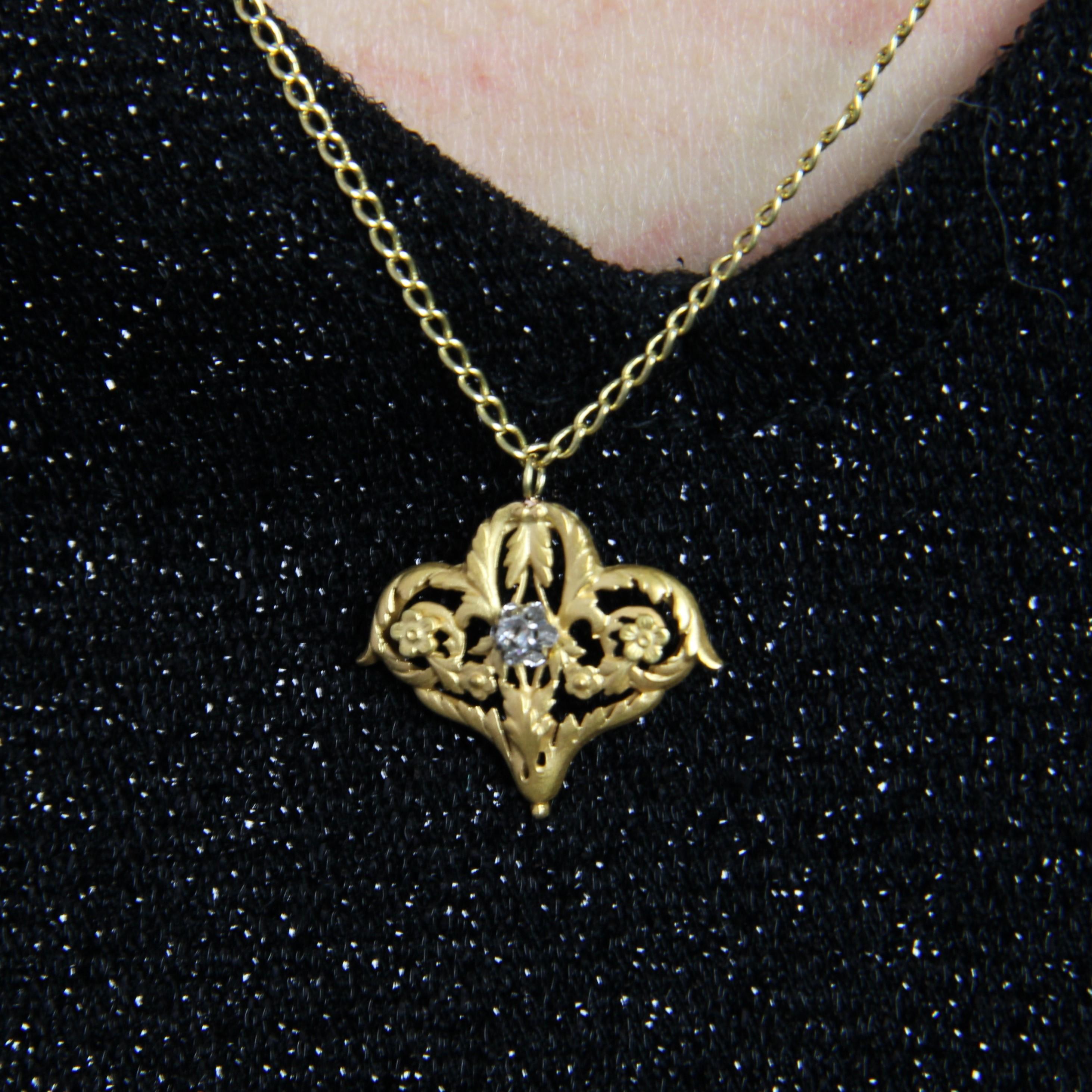 20th Century Belle Epoque Diamond 18 Karat Yellow Gold Necklace For Sale 3