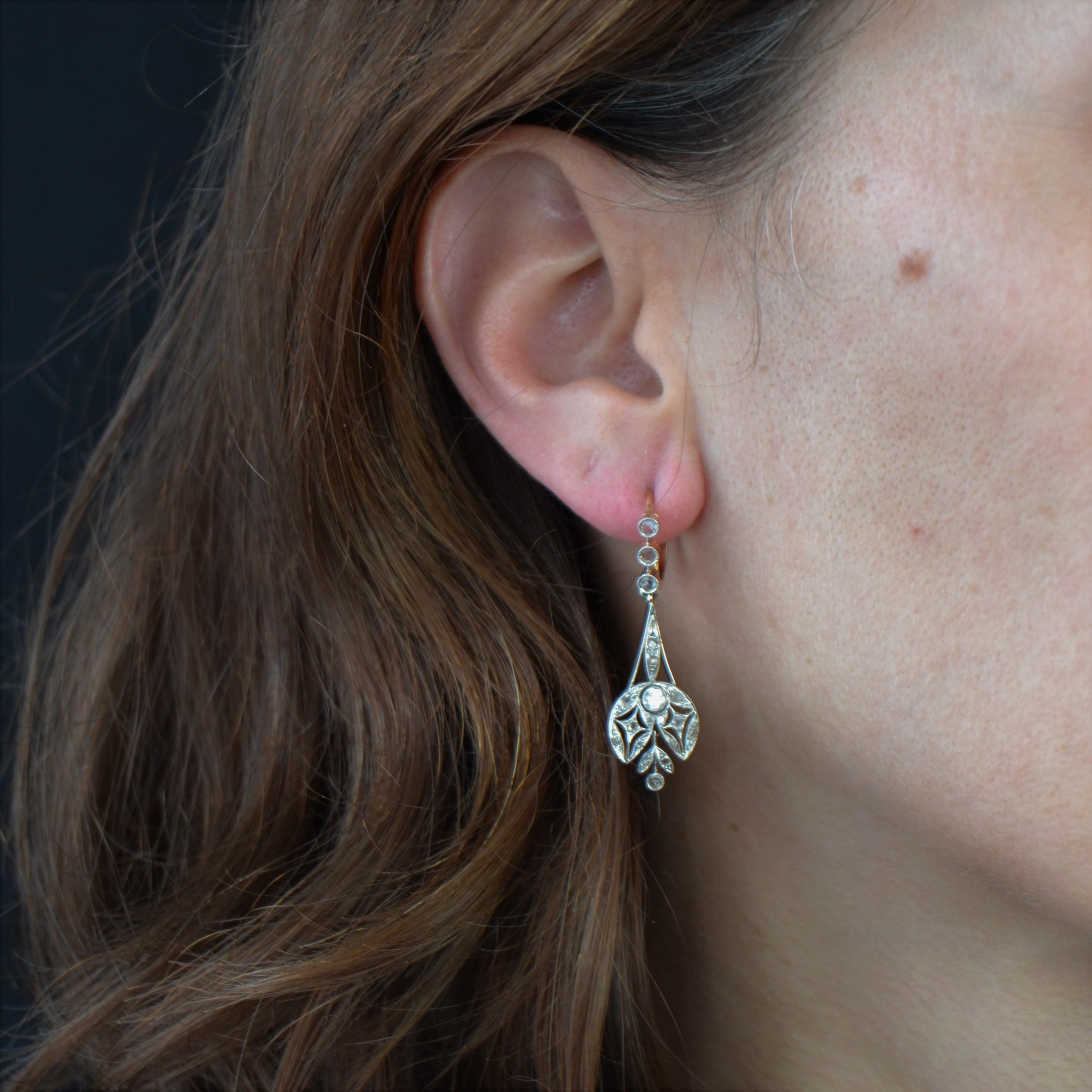 For pierced ears.
Earring in 18 karat yellow and platinum- owl and grotesque hallmarks..
Slender antique dangle earrings, they are constituted of a line of 3 rose- cut diamonds millegrain set which retains in pampille a very lengthy pattern,