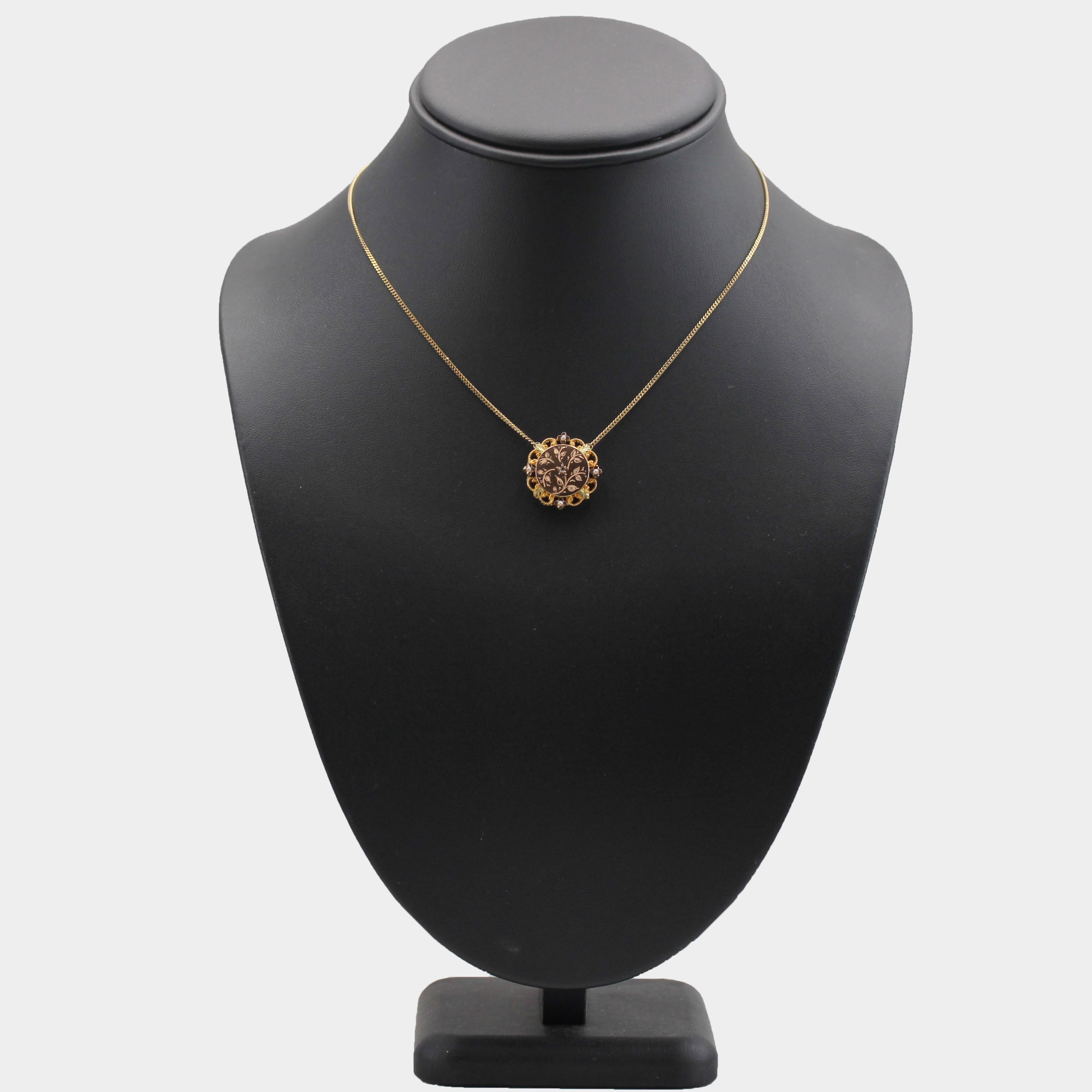 Belle Epoque des 20. Jahrhunderts Perlenkette aus 18 K Gelb-, Rosé- und Grüngold Damen im Angebot