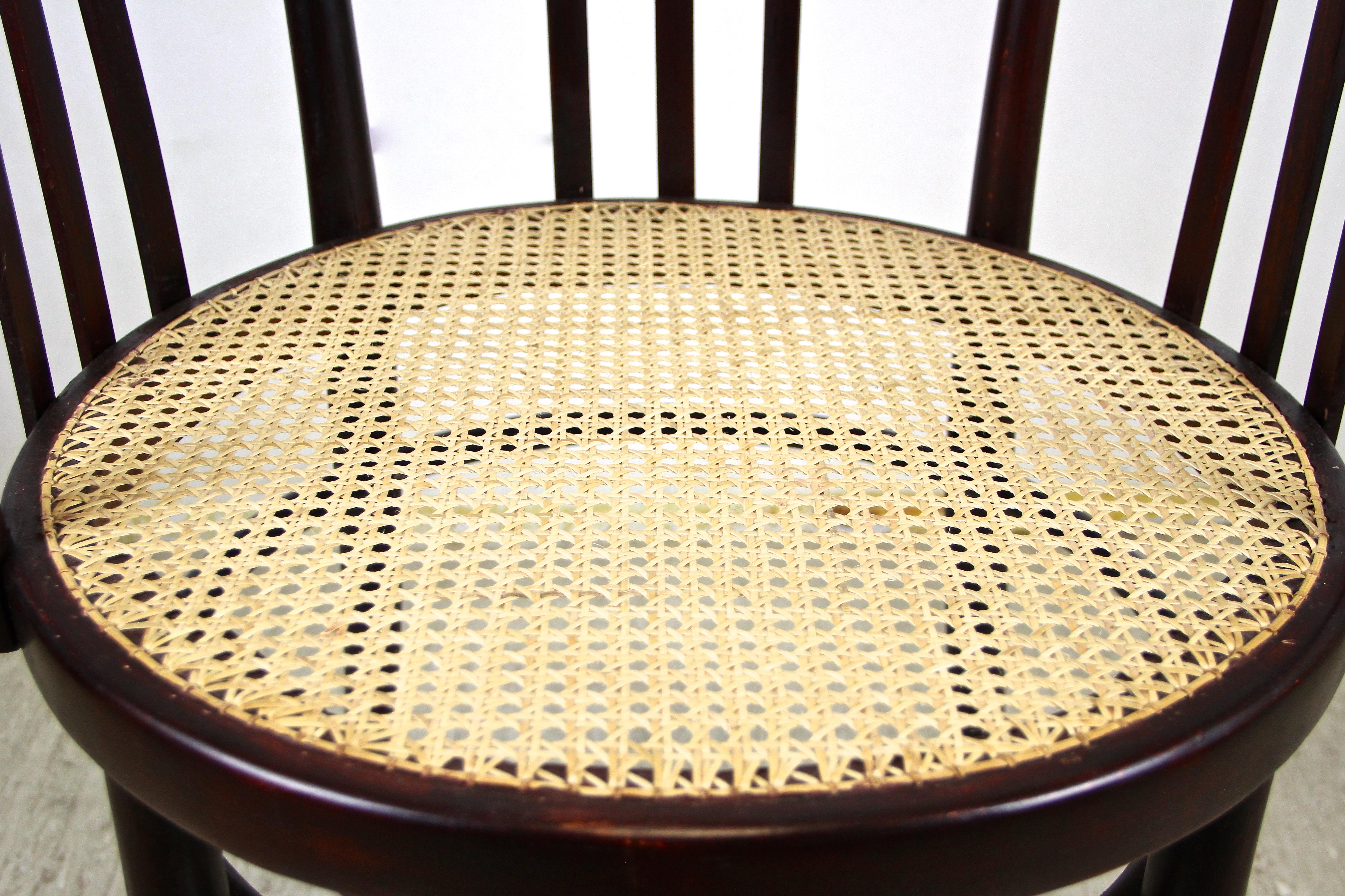 20th Century Bentwood Armchair with Vienesse Mesh by Mundus, Austria circa 1906 For Sale 2