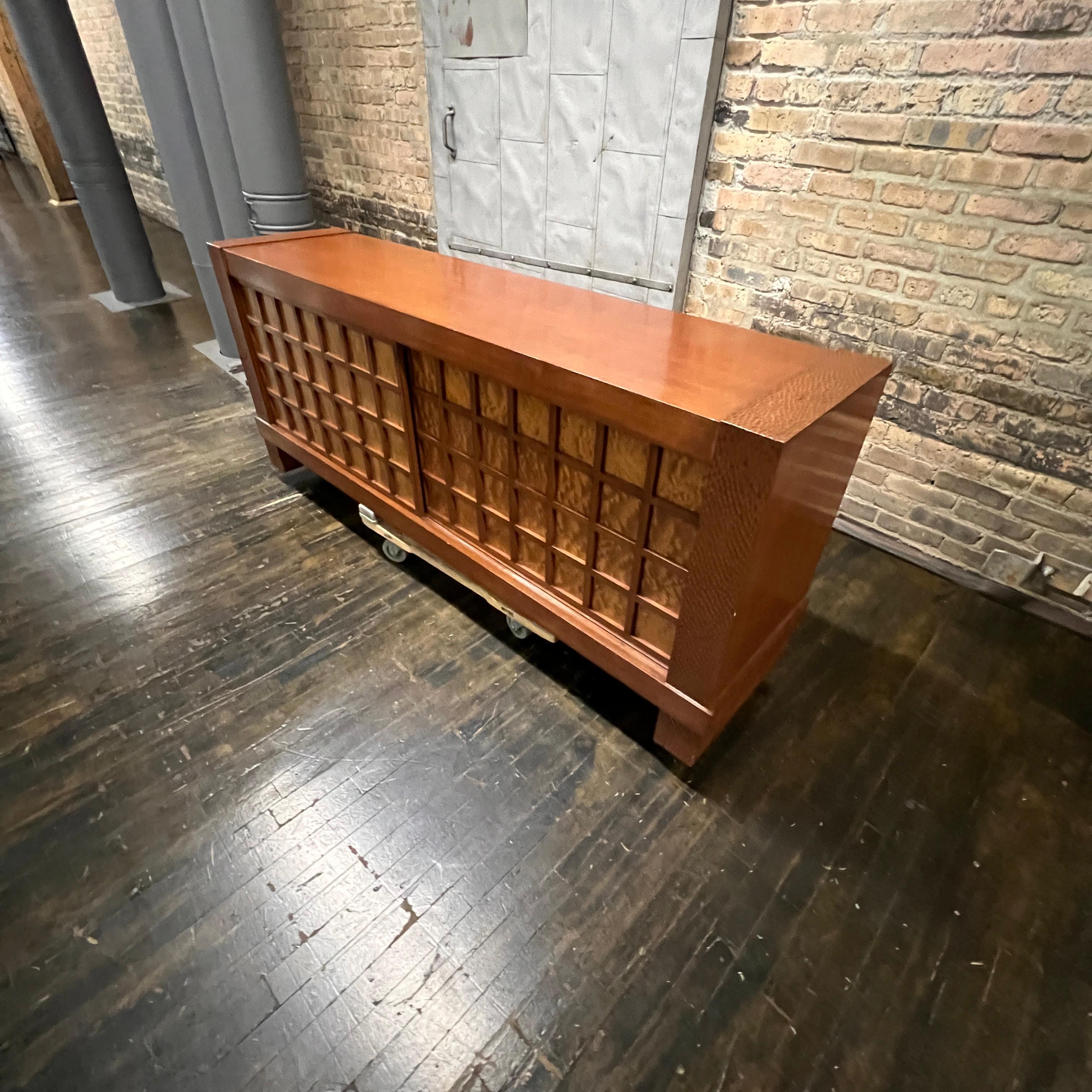 Console Sunset de Berman Rosetti avec portes coulissantes et rangement Bon état - En vente à Chicago, IL