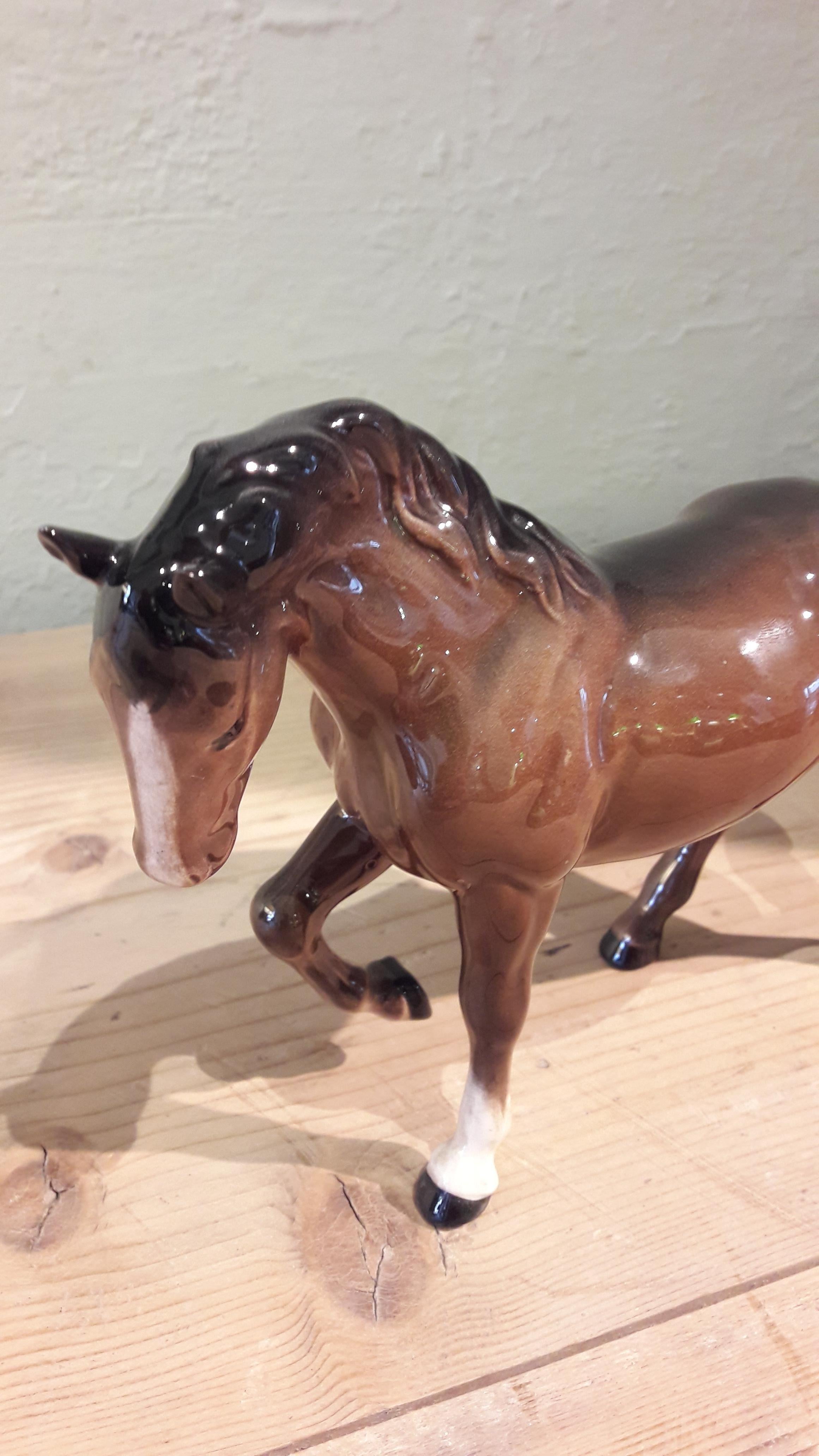 Chesnut Beswick horse in perfect condition and stamped underneath.