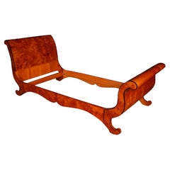 Cama Góndola Aristocrática Estilo Biedermeier Siglo XX