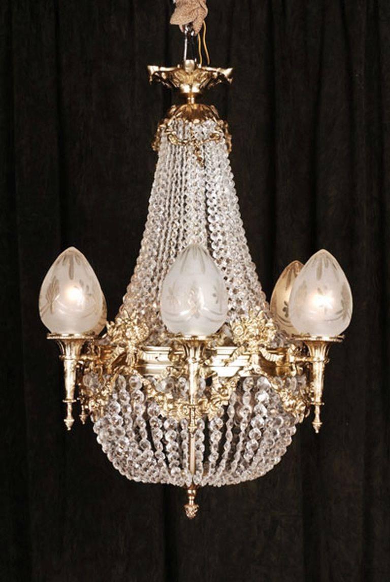 Classical basket chandelier in Biedermeier style
Basket-formed corpus. Baldachin crowning. Six torch-formed light-arms.

(F-Hs-40).