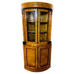biedermeier-Eckschrank-Vitrine des 20. Jahrhunderts