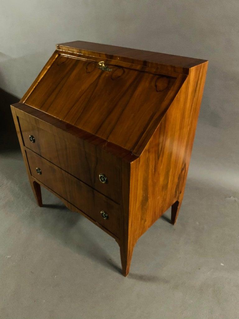 20th Century antique Biedermeier Style Slope-Flap Secretaire mahogany veneer In Good Condition For Sale In Berlin, DE
