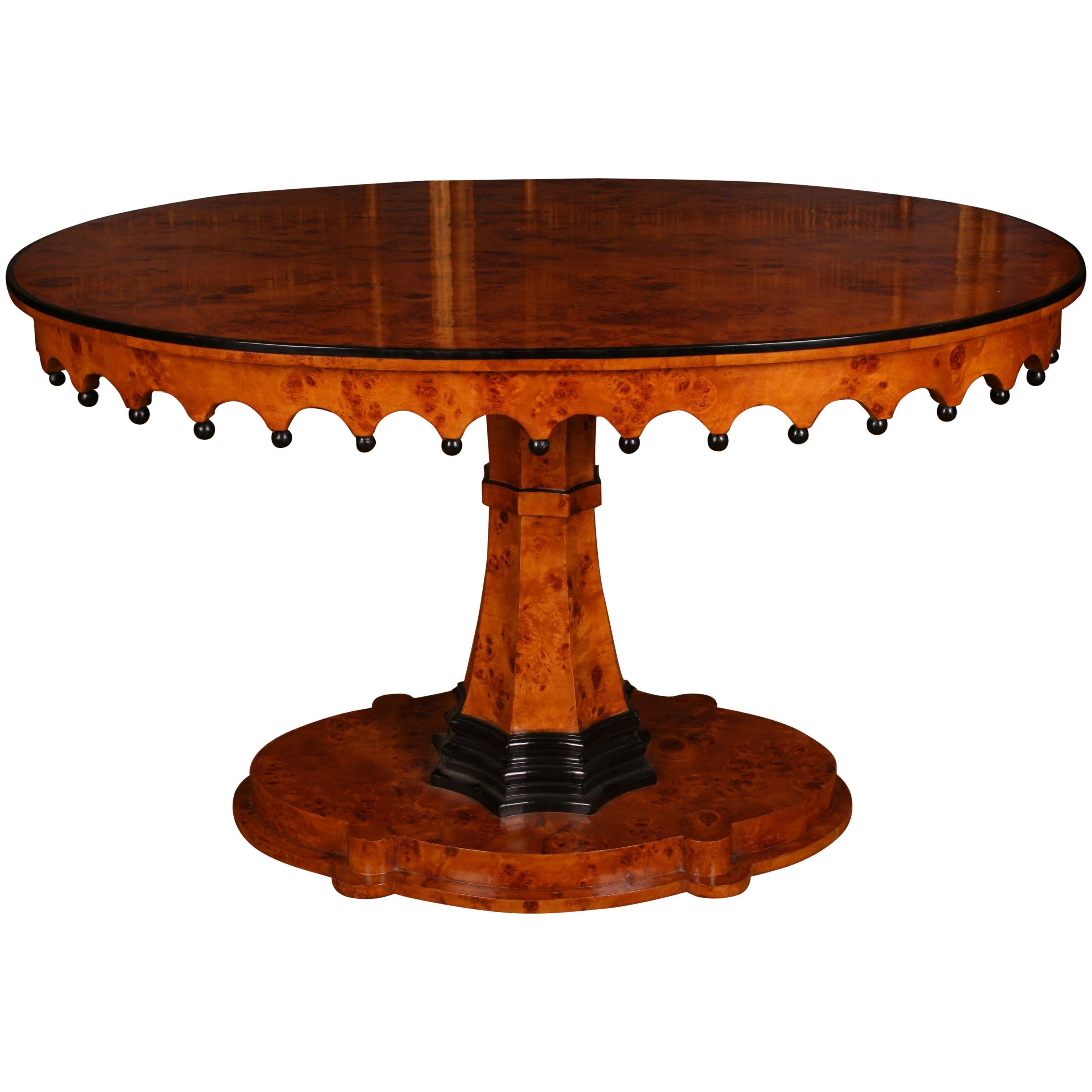 Table ovale en bois de style Biedermeier du XXe siècle