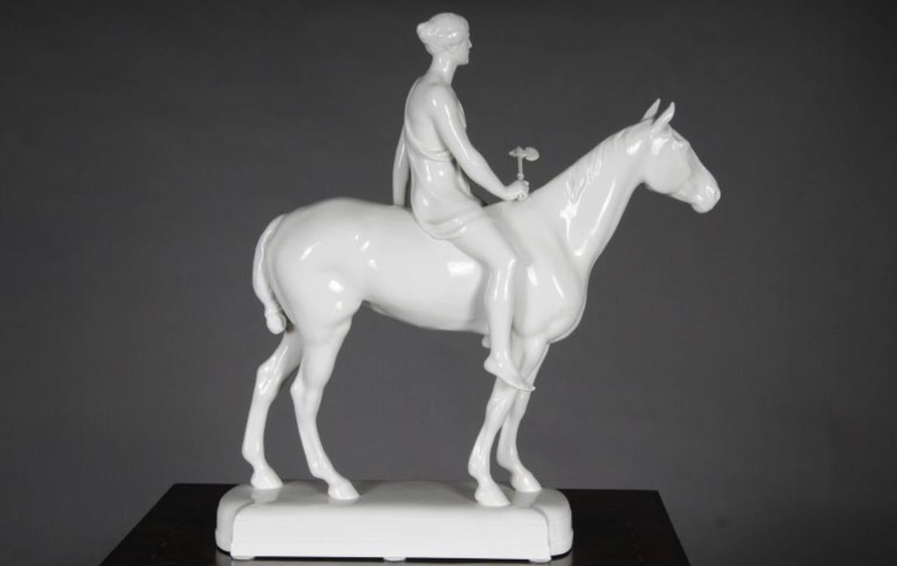 Großes KPM Berlin des 20. Jahrhunderts  Louis Tuaillon  Skulptur-Figur der Amazonas auf Pferd im Angebot 3