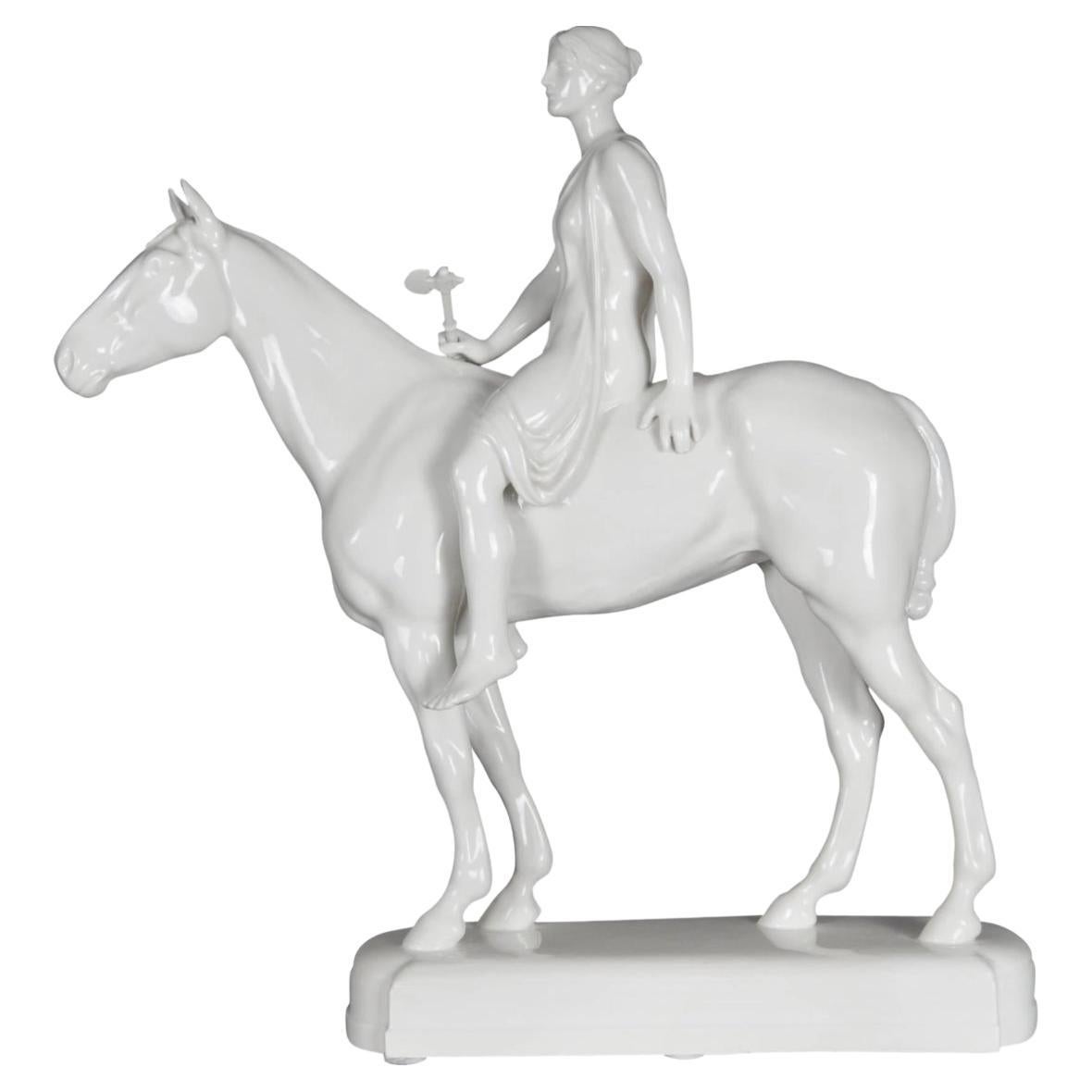 Großes KPM Berlin des 20. Jahrhunderts  Louis Tuaillon  Skulptur-Figur der Amazonas auf Pferd