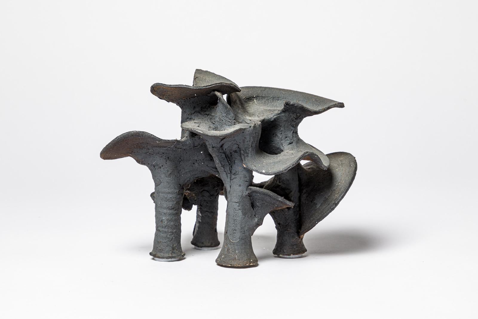 Francese XX secolo Scultura astratta in ceramica nera di Joelle Deroubaix La Borne 1980 in vendita