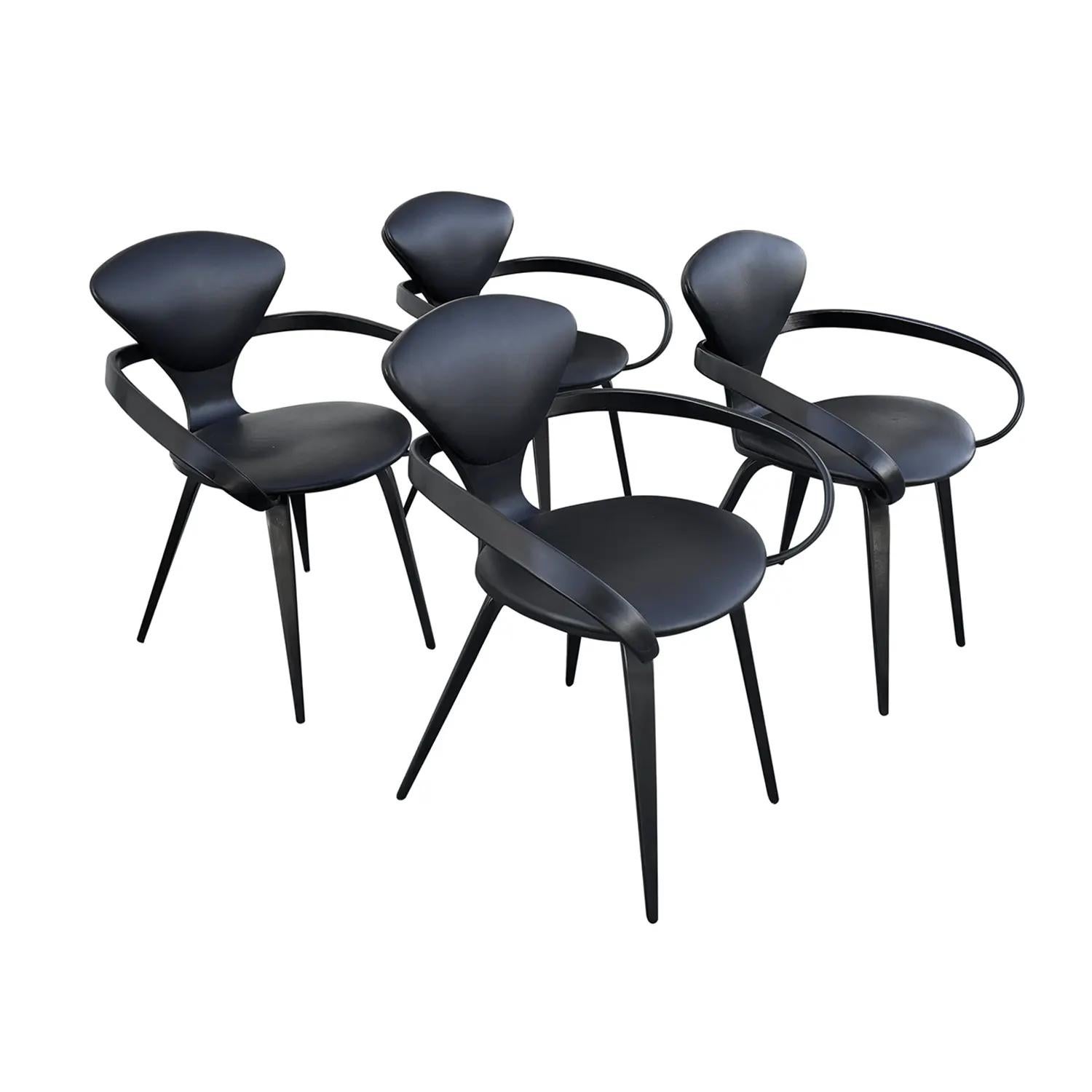 Fait main Ensemble de quatre chaises de salle à manger Plycraft américaines noires du 20ème siècle par Norman Cherner en vente