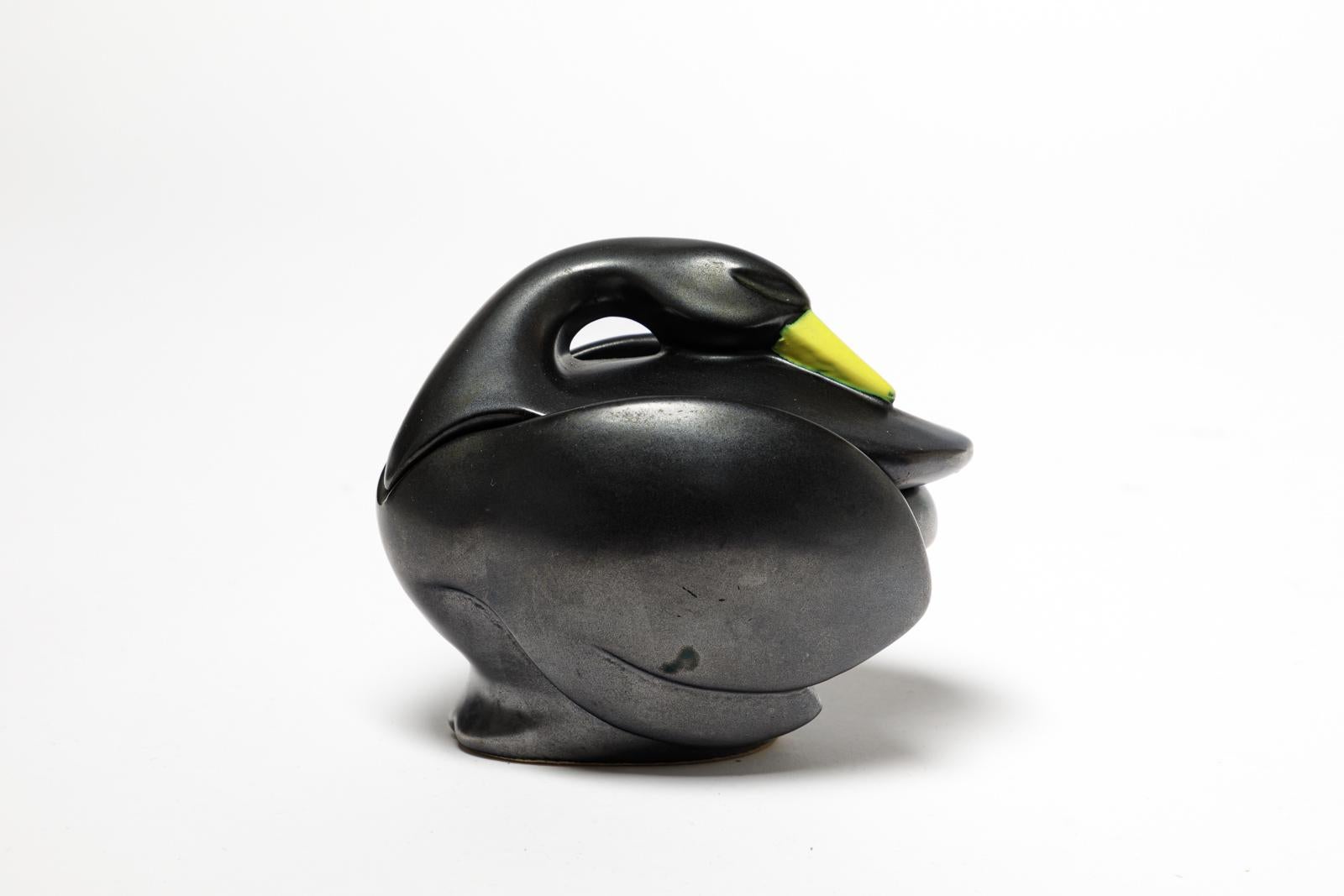 CAB 

Realizado hacia 1940 - 1950

Caja de cerámica decorativa art decó negra y amarilla con forma de pato

Firmado CAB

Original perfecto estado

Altura 13 cm
Grande 15 cm