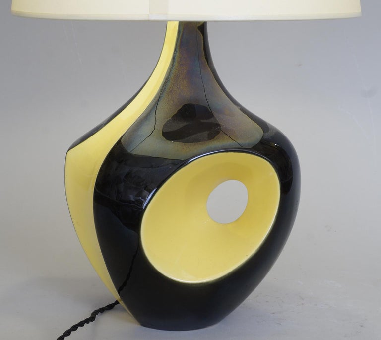 Black and yellow ceramic table lamps.
custom made fabric lampshade
Rewired with twisted silk cord.

Measures: Ceramic body height: 32 cm - 12.6 in.
Height with lampshade: 52 cm - 20.5 in.