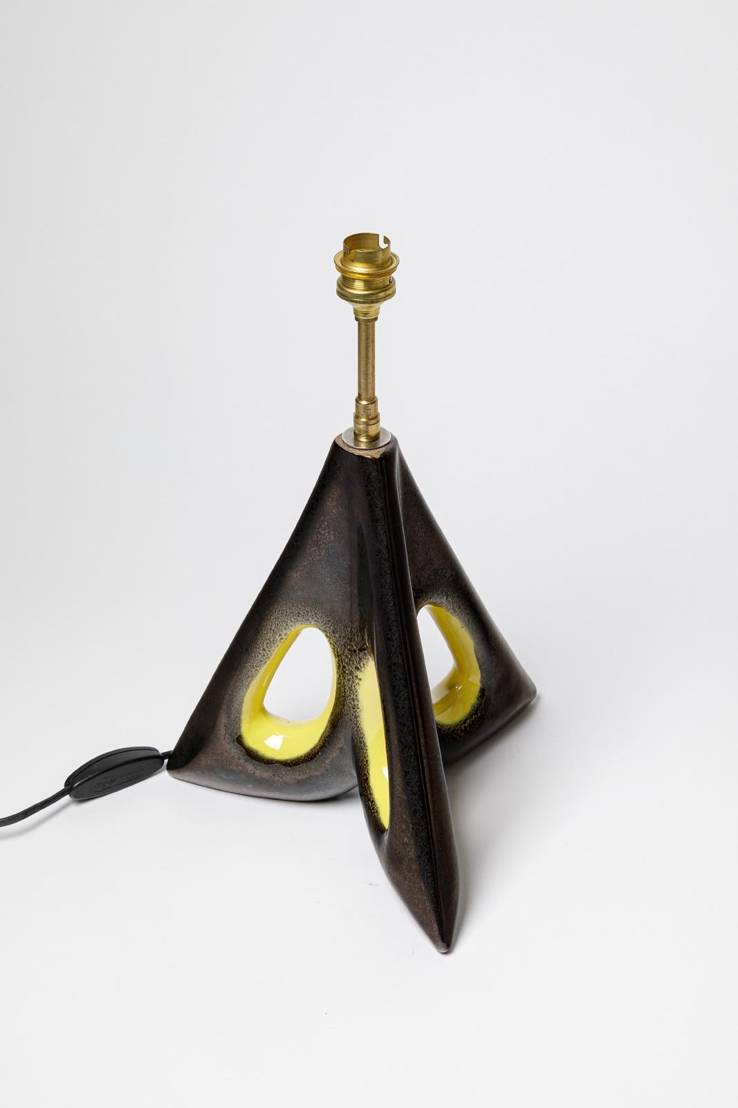 20ième siècle 20 CENTURY DESIGN Lampe de table en céramique design noir et jaune forme libre 36 cm en vente