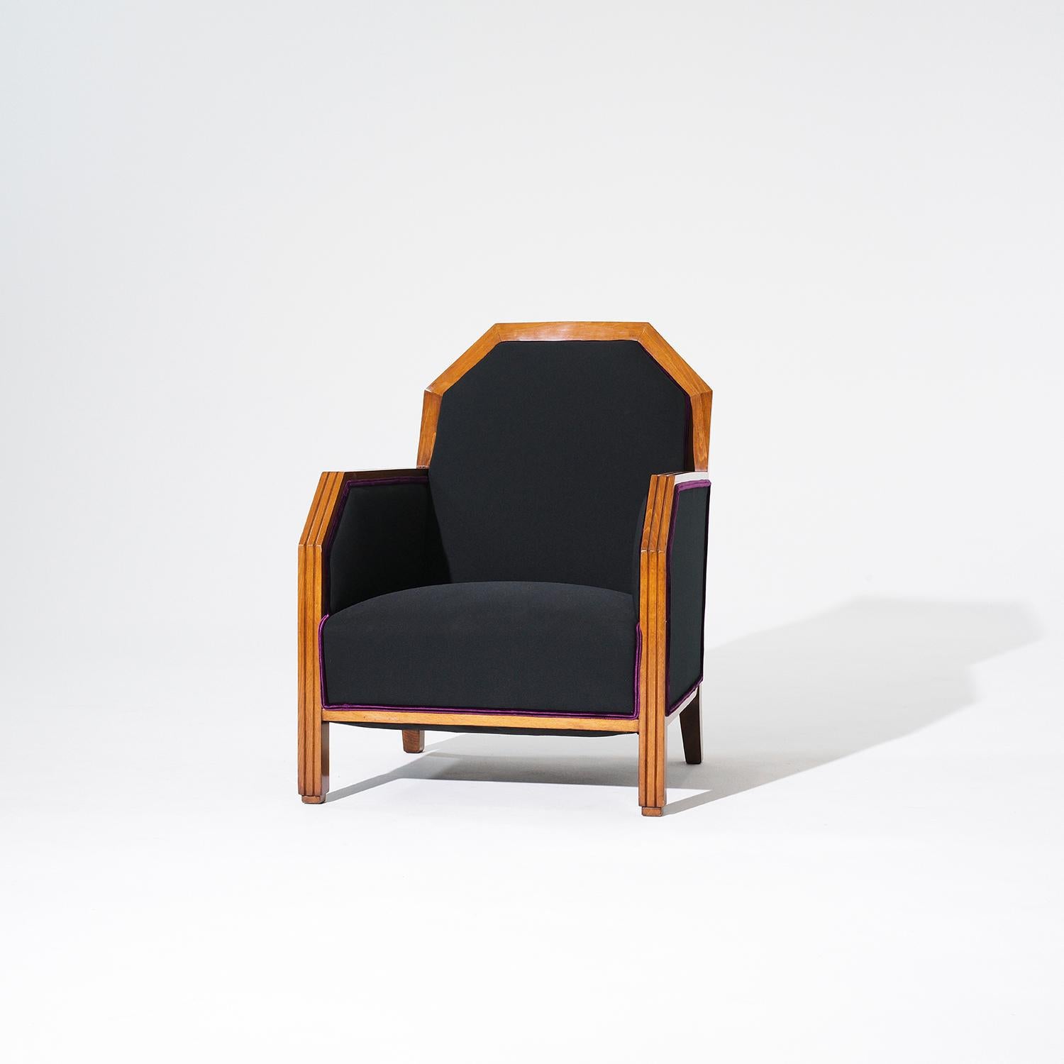 Art déco 20ème siècle Paire de fauteuils club en bois de bouleau de style Art Déco français noir en vente